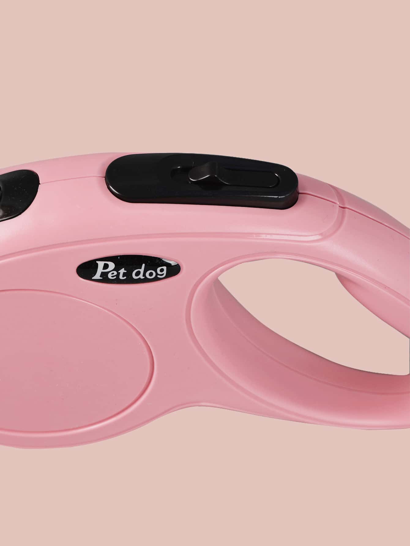 Automatic retractable pet leash in a plain multicolor design for outdoor walking with dogs or cats, made with stainless steel material.
