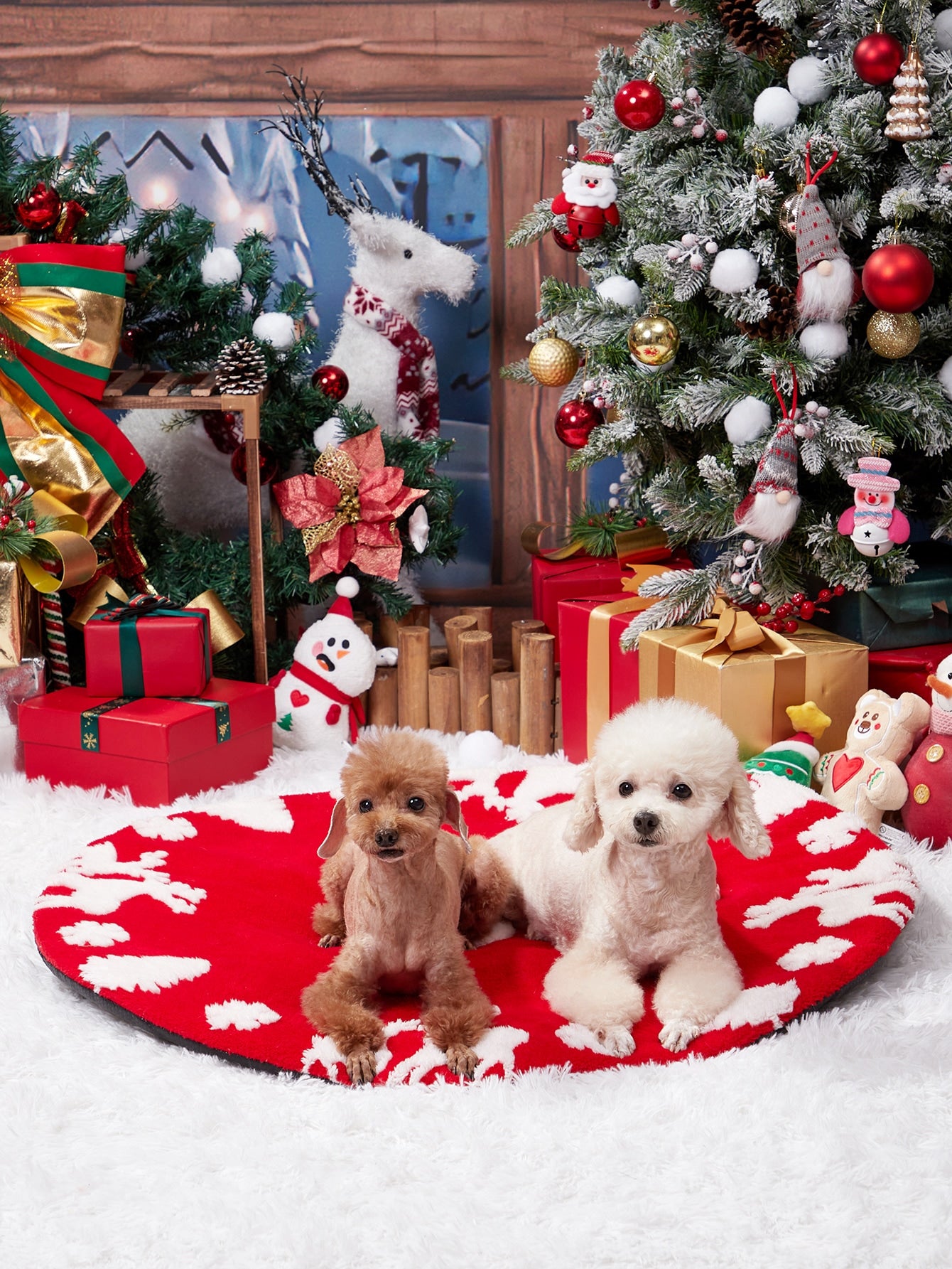 Red warm Christmas pet bed pad made of 100% polyester for cats and dogs.