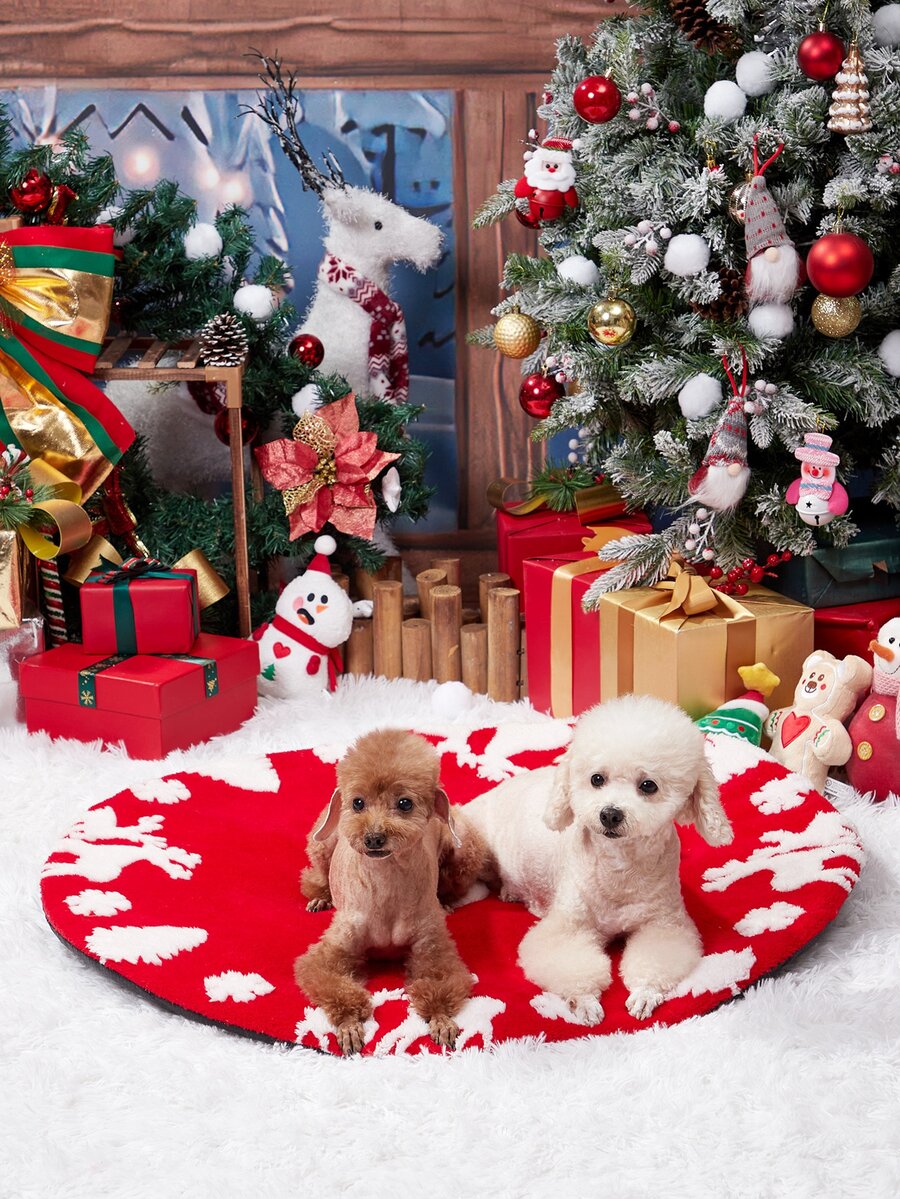 Red warm Christmas pet bed pad made of 100% polyester for cats and dogs.