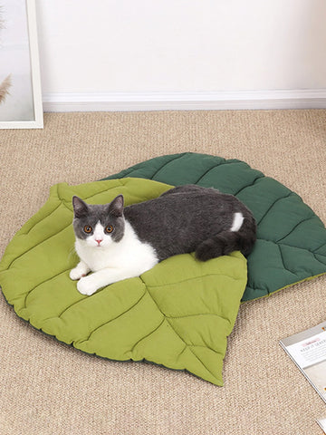 Green colorblock dual color leaf shaped washable thin pet bed mat for small and medium cats and dogs