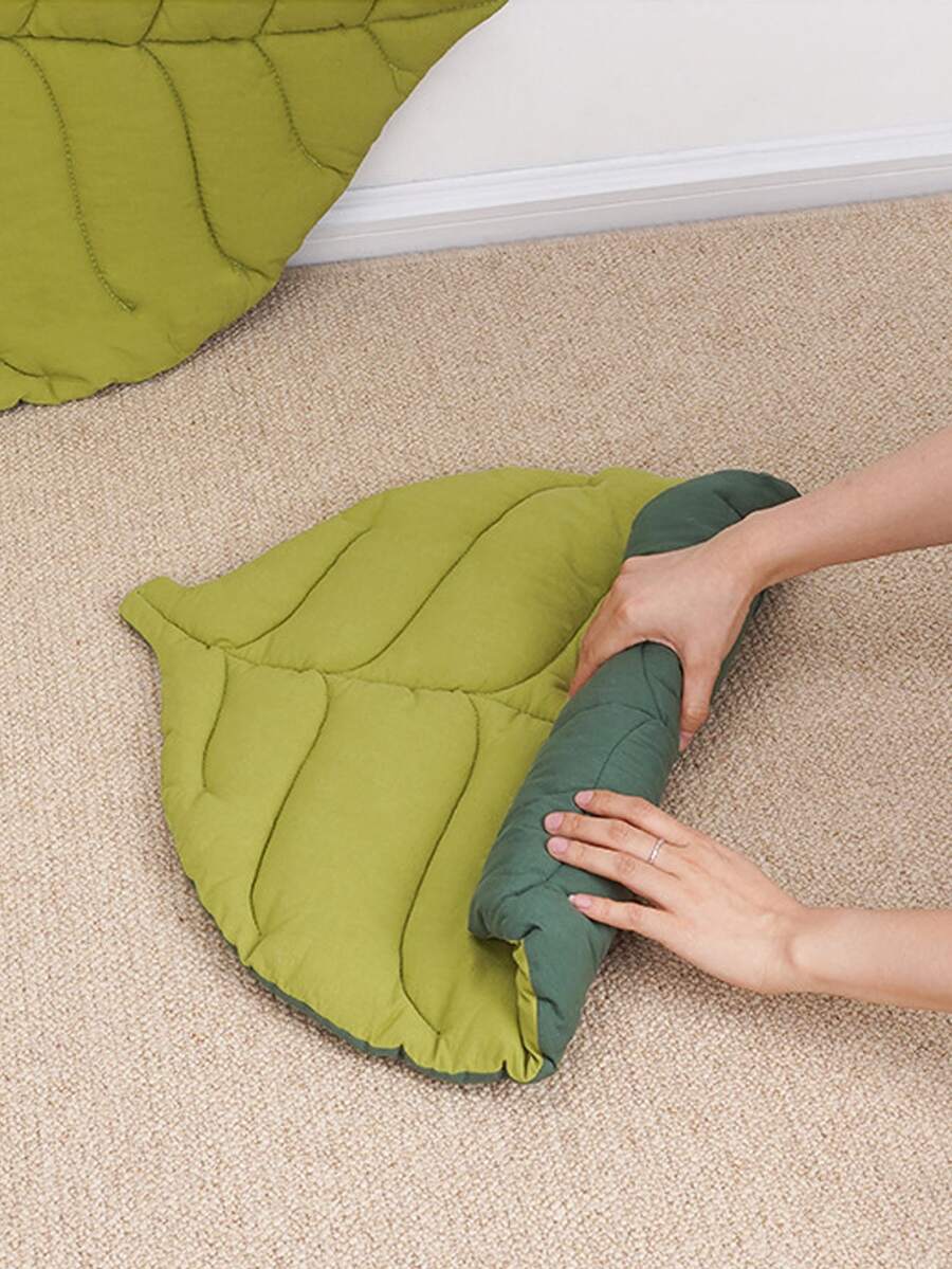 Green colorblock dual color leaf shaped washable thin pet bed mat for small and medium cats and dogs