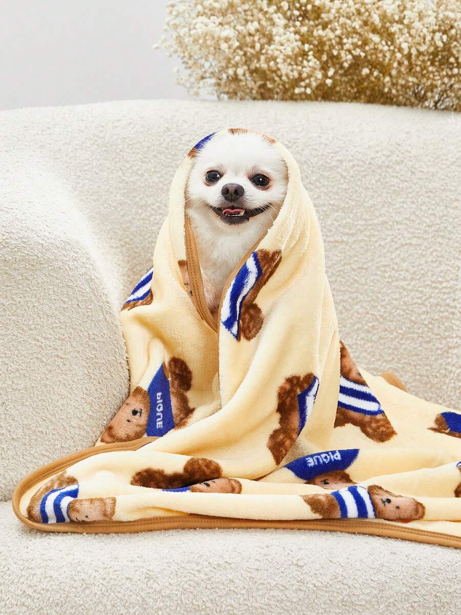 Warm pet blanket with a cute cartoon bear print in multicolor, made of 100% polyester fabric for cats and dogs.