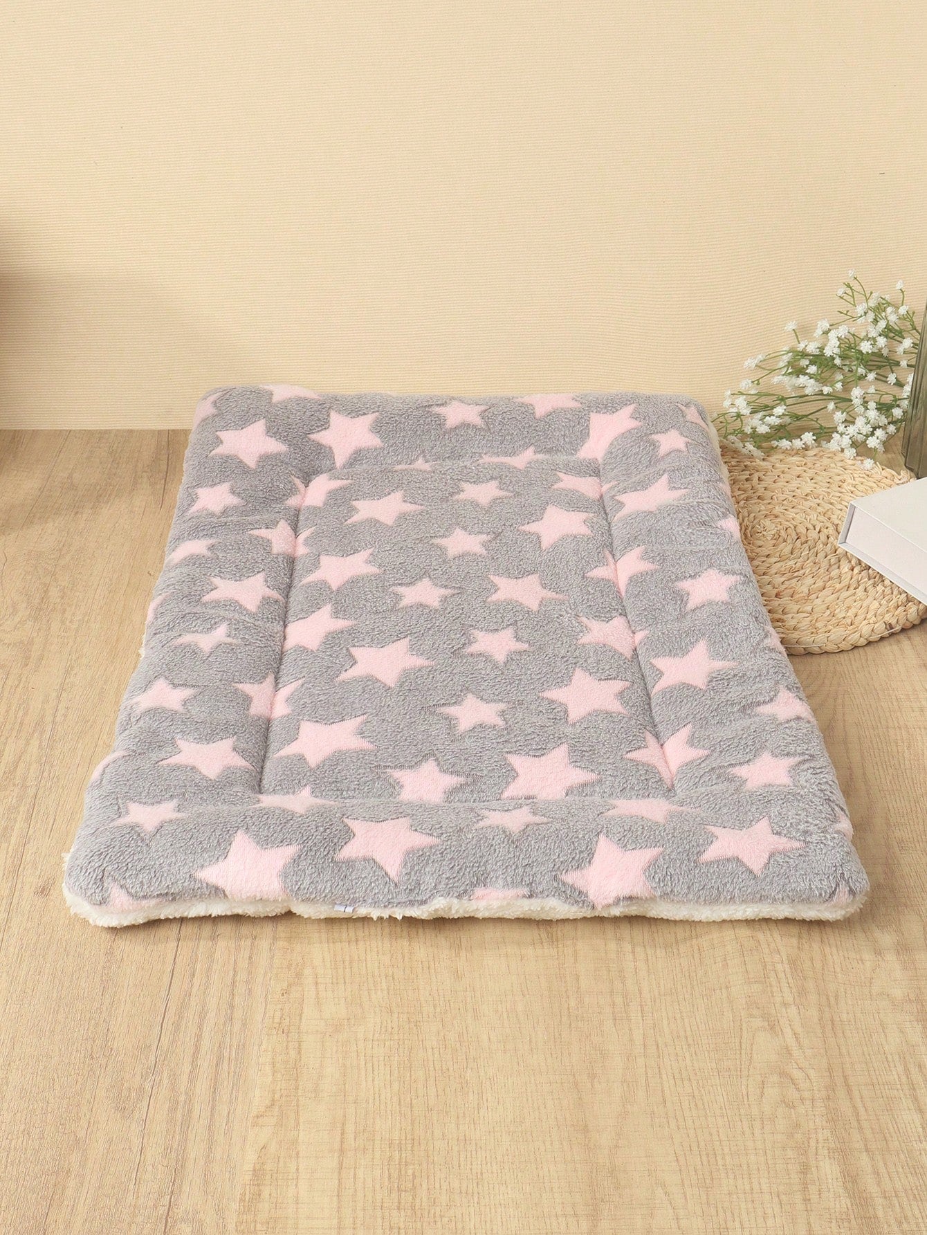 Thickened grey pet bed mat with pink star pattern designed for small and medium cats and dogs