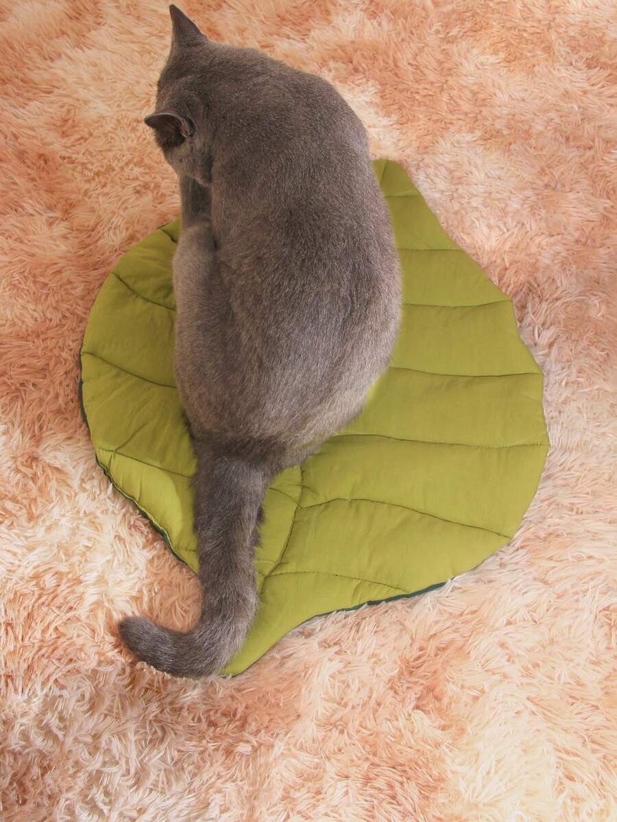 Green colorblock dual color leaf shaped washable thin pet bed mat for small and medium cats and dogs