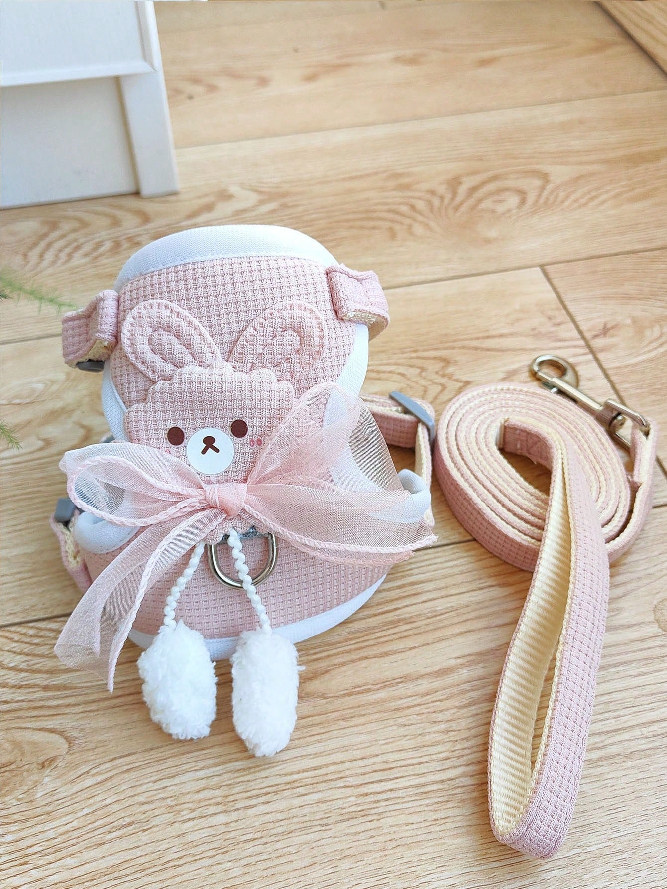Pink adjustable acrylic pet leash and harness for cats and dogs, escape-proof design for outdoor walking