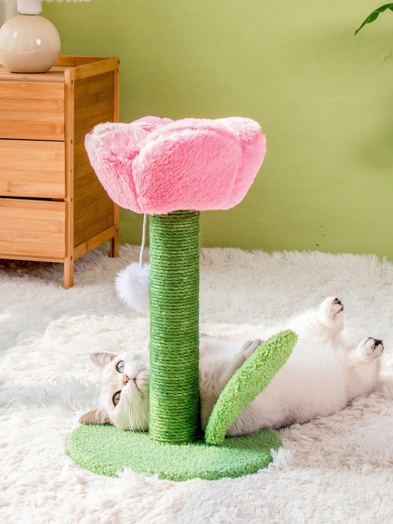 Multicolor tulip-shaped cat scratching post board wrapped with sisal rope