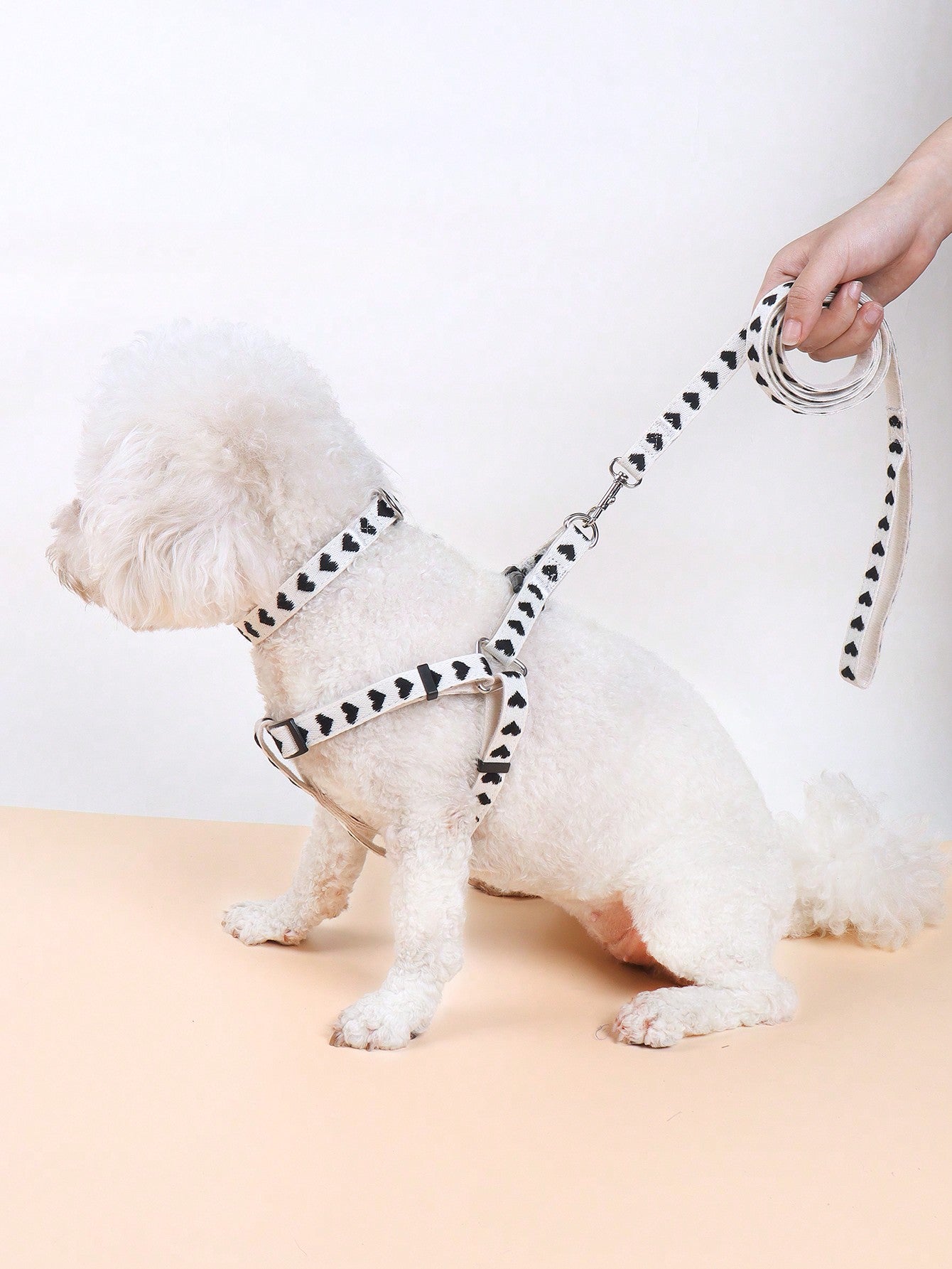 Pink polyester pet collar, harness and leash 3-piece set with geometric heart pattern for cats and small dogs