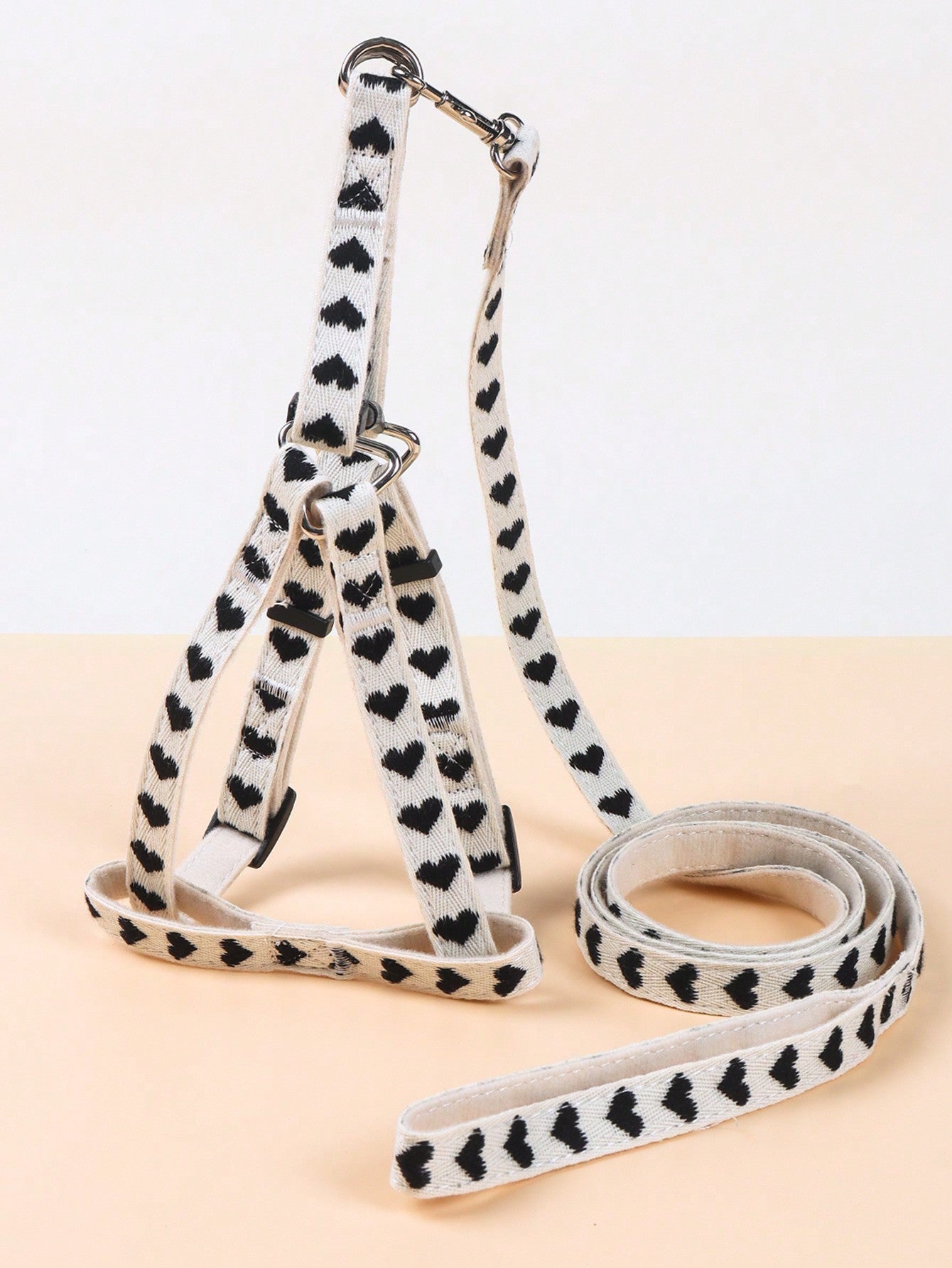 Pink polyester pet collar, harness and leash 3-piece set with geometric heart pattern for cats and small dogs