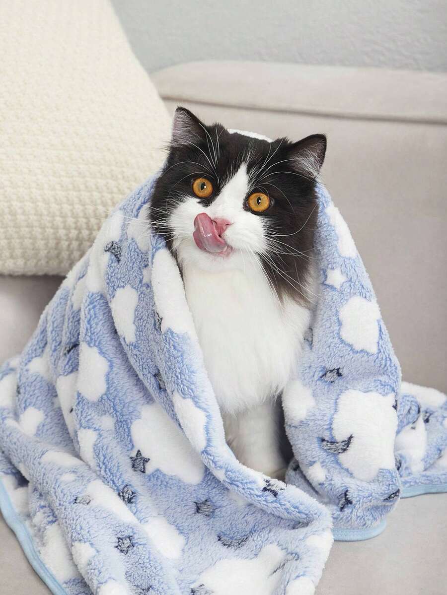 Warm plush pet blanket featuring a multicolor cartoon cat and plant print pattern, made from 100% polyester fabric for cats and dogs.