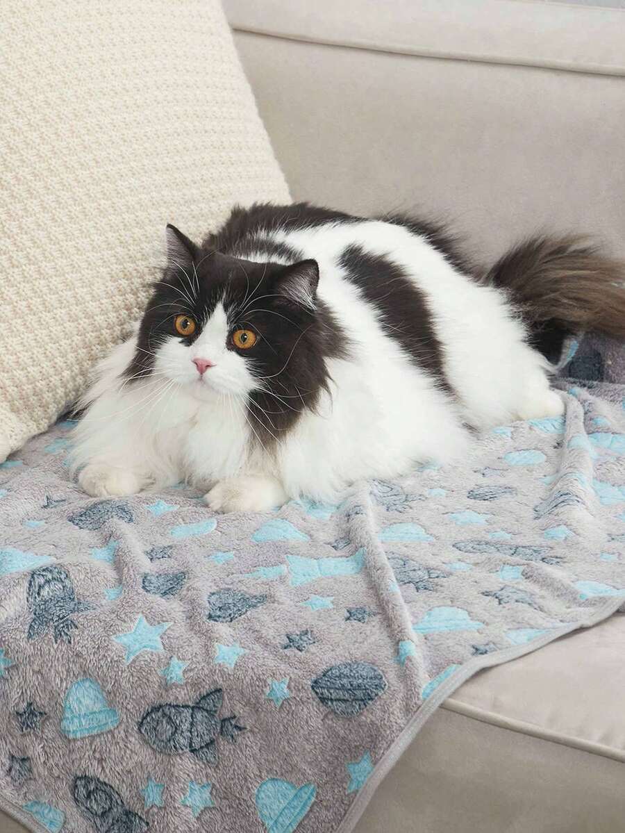 Warm plush pet blanket featuring a multicolor cartoon cat and plant print pattern, made from 100% polyester fabric for cats and dogs.