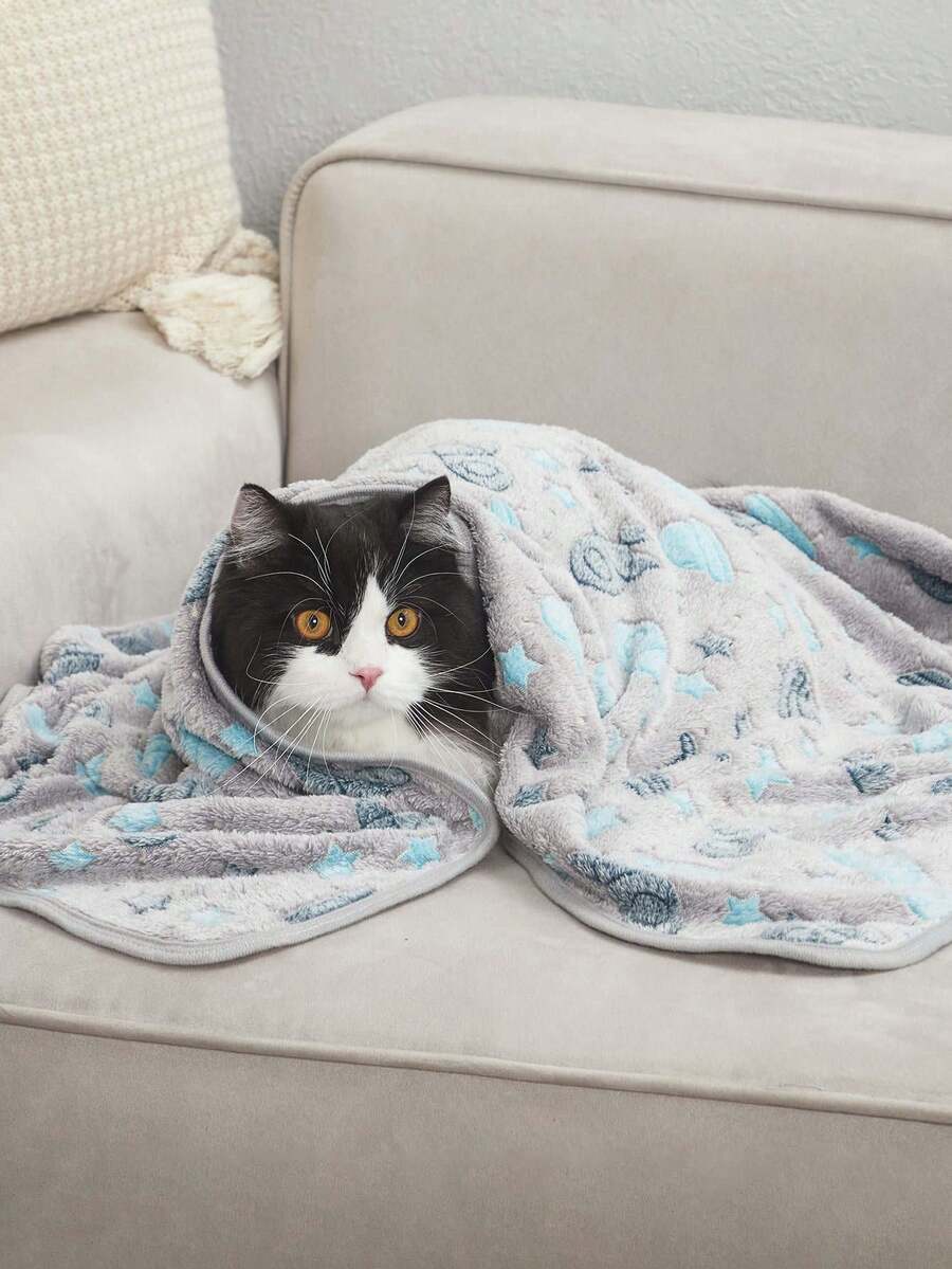 Warm plush pet blanket featuring a multicolor cartoon cat and plant print pattern, made from 100% polyester fabric for cats and dogs.