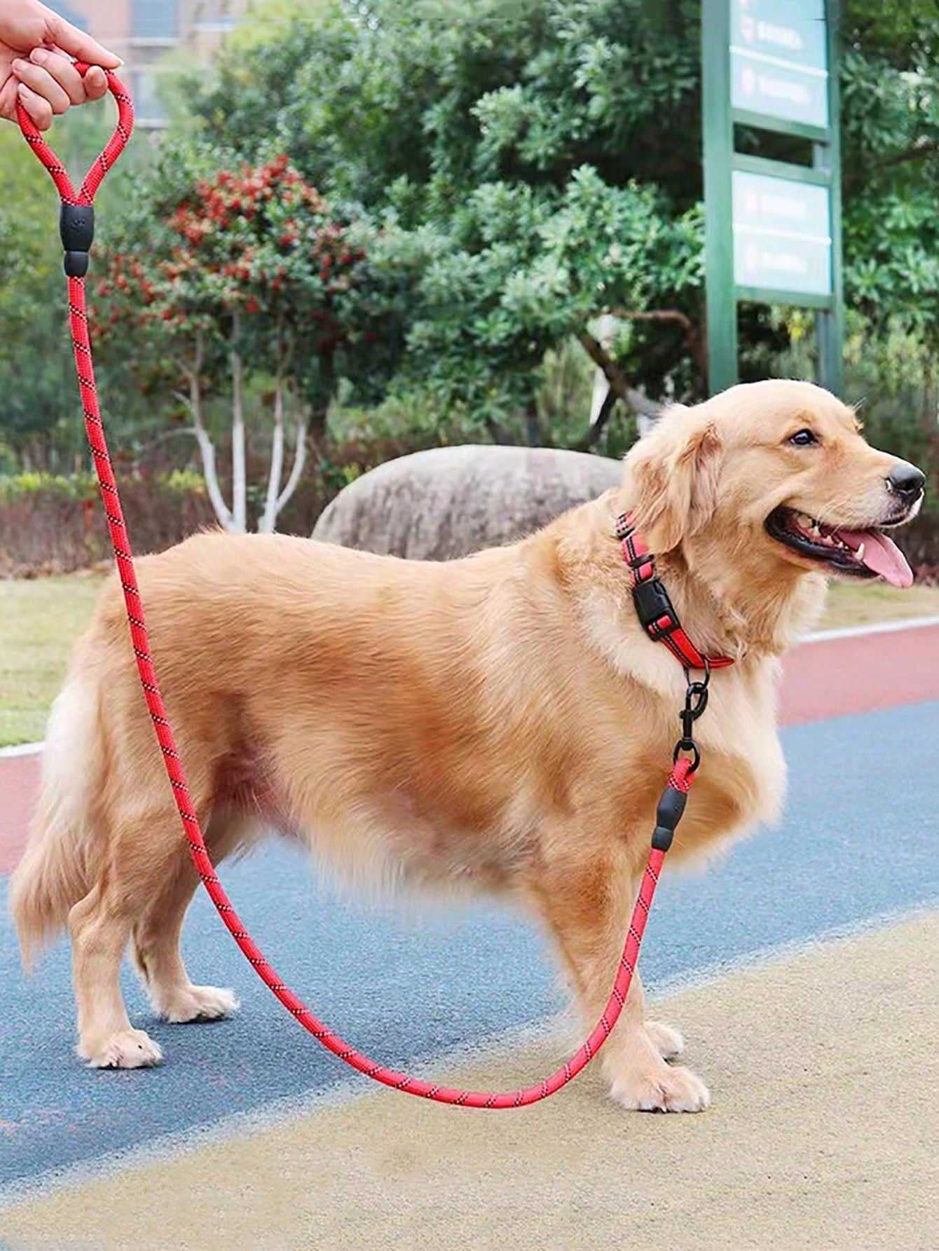 Set of 2 black reflective polyamide pet leashes for cats and dogs, designed for comfortable walking and training without choking or pulling