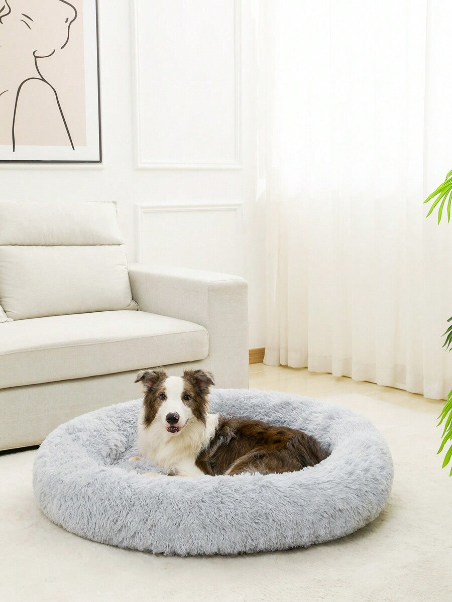Grey fluffy round pet bed made with 100% polyester fabric and filling for cats and dogs.