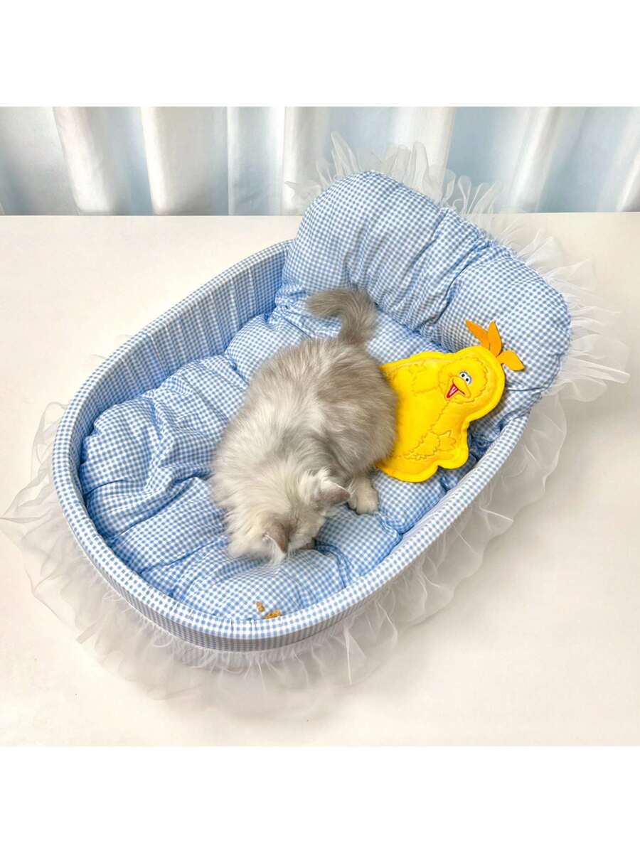 Multicolor four seasons pet bed with 100% polyester fabric and padding for cats and small dogs up to 6kg.