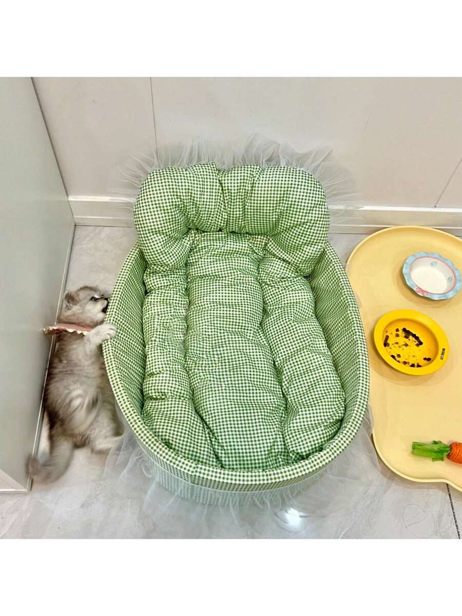 Multicolor four seasons pet bed with 100% polyester fabric and padding for cats and small dogs up to 6kg.
