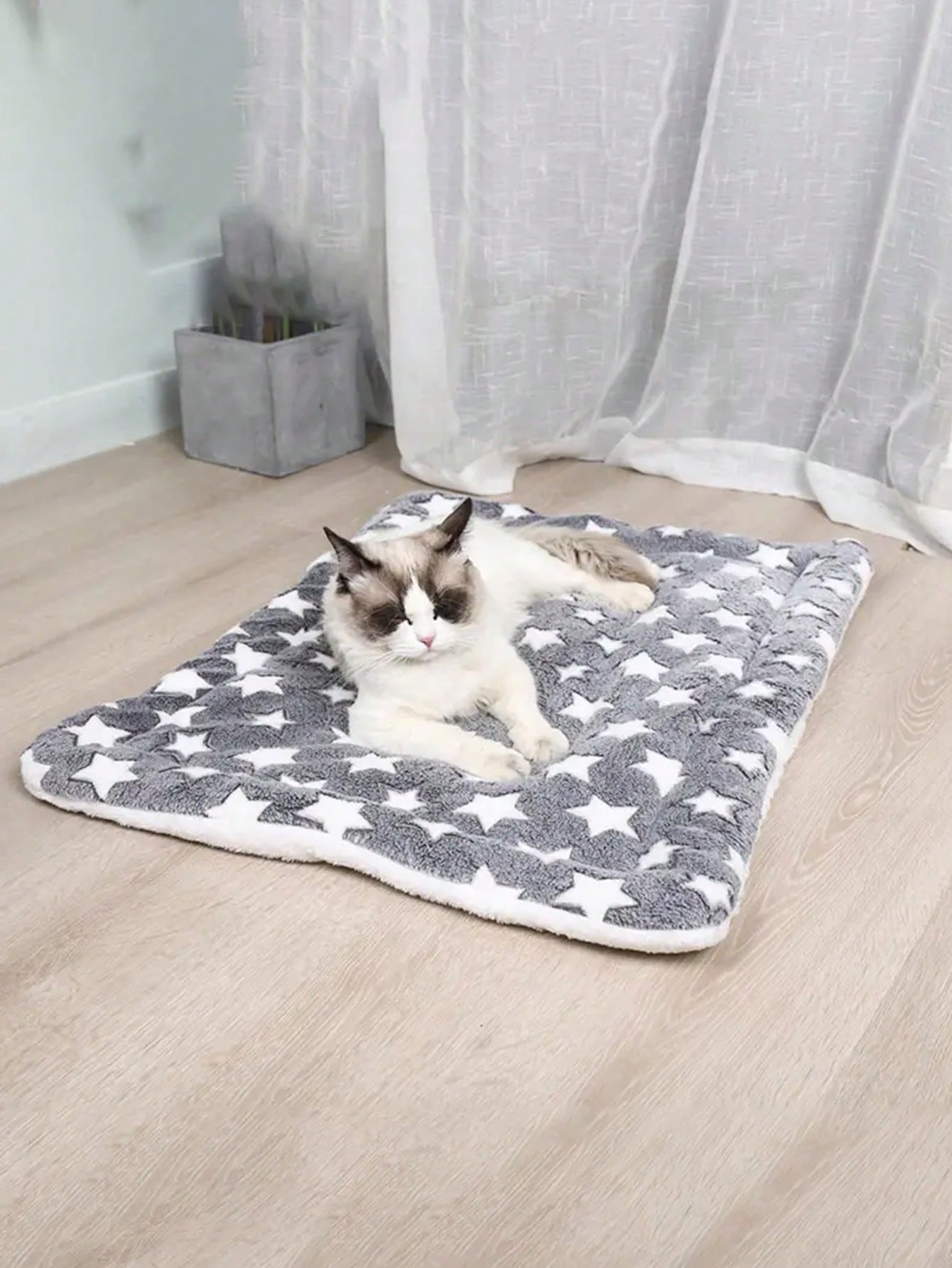 1pc Soft And Comfortable Pet Mat, Made Of Flannel, Dog Bed Mat, Puppy Cat Litter Mat - Suitable For Cats And Dogs, Polyester Filled, Multi-Functional Indoor Design, Soft And Warm, Machine Washable