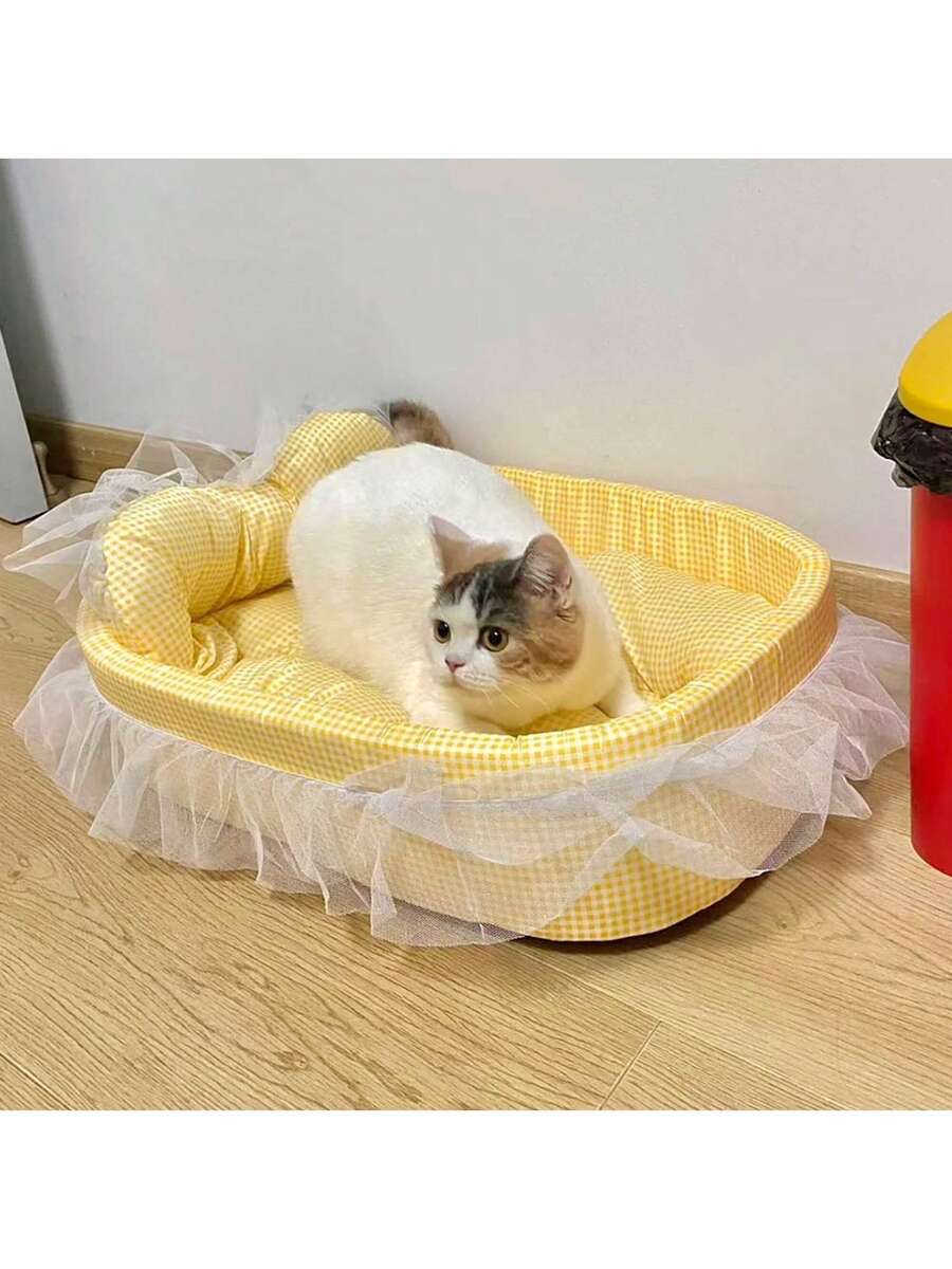 Multicolor four seasons pet bed with 100% polyester fabric and padding for cats and small dogs up to 6kg.