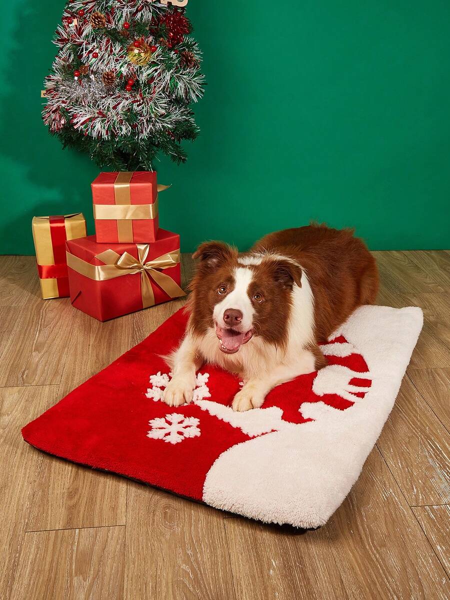 Red warm Christmas pet bed pad made of 100% polyester for cats and dogs.