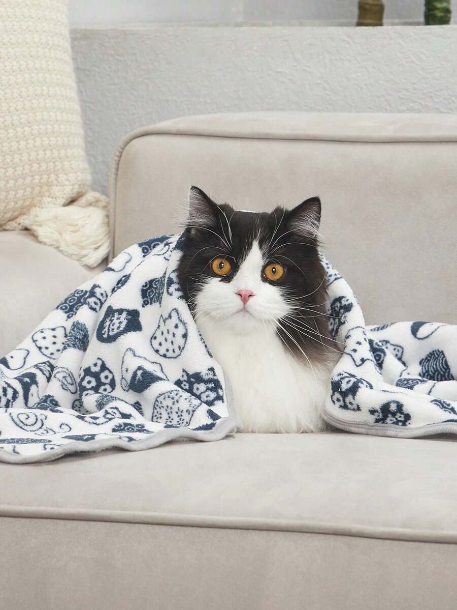 Warm plush pet blanket featuring a multicolor cartoon cat and plant print pattern, made from 100% polyester fabric for cats and dogs.