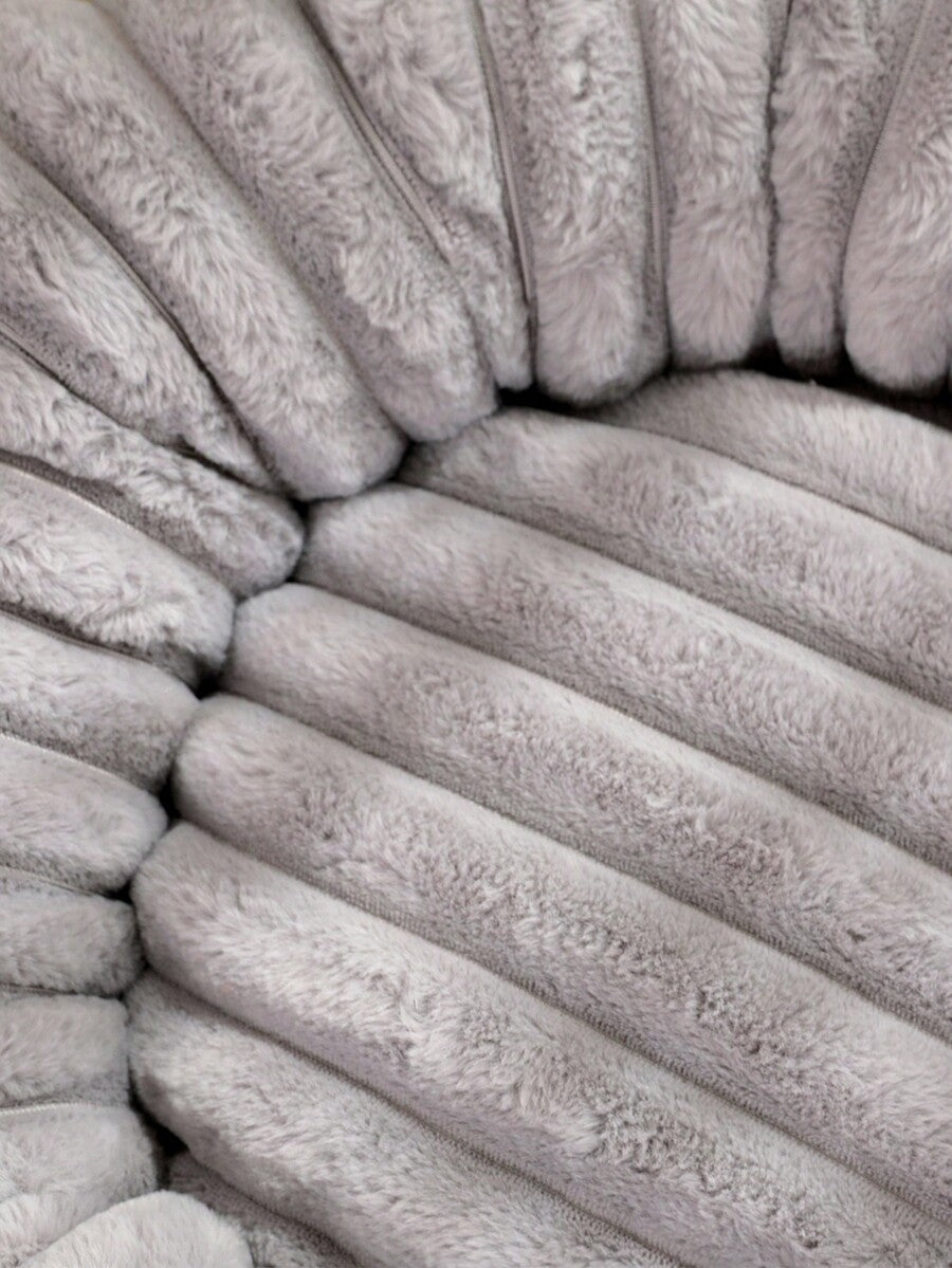 Grey plush thick pet bed with soft polyester filling for indoor cats and dogs