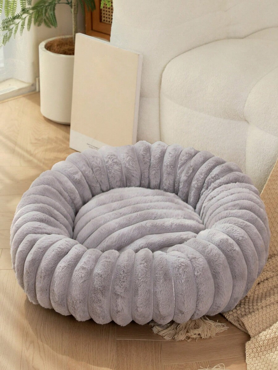Grey plush thick pet bed with soft polyester filling for indoor cats and dogs