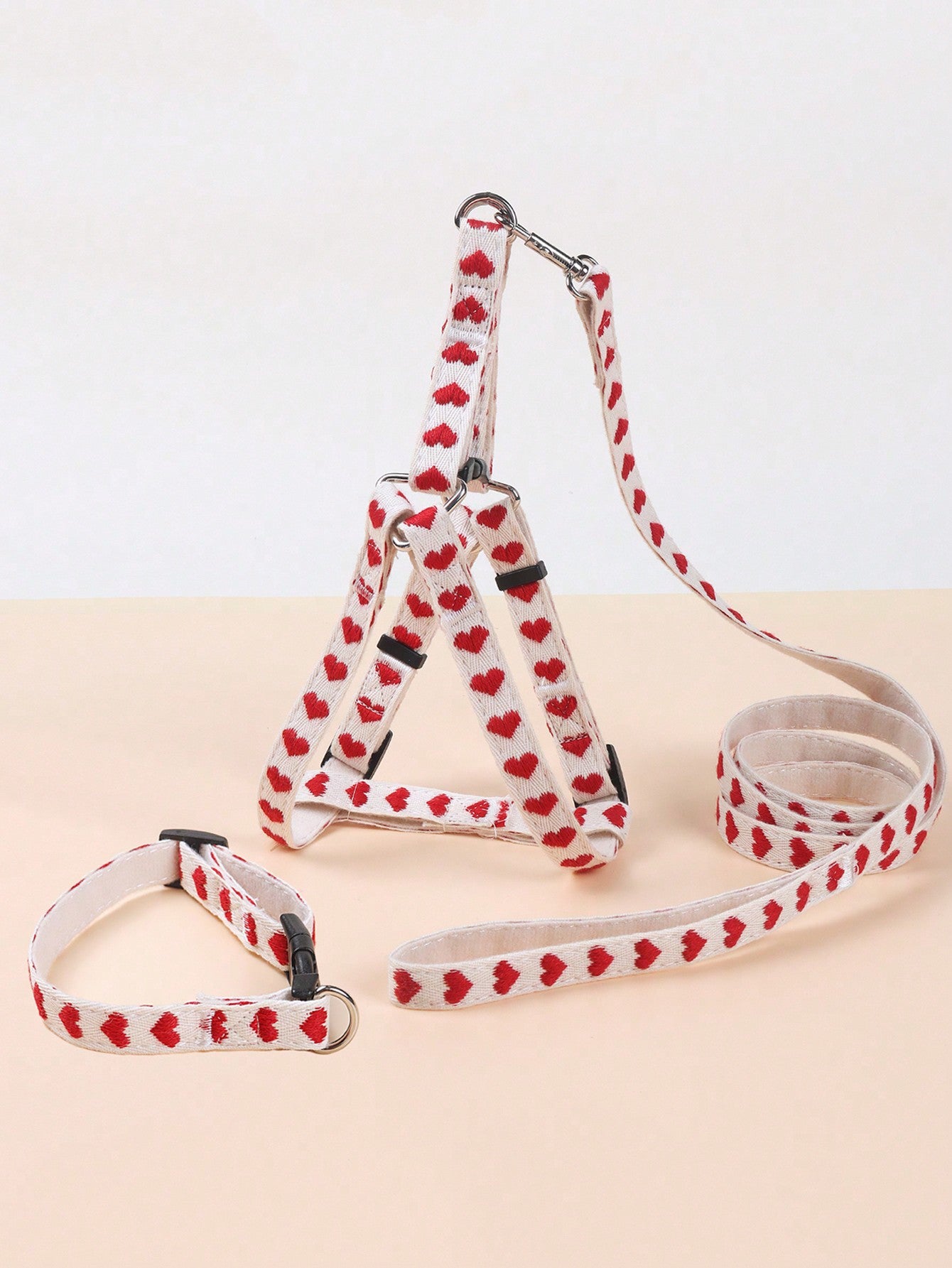 Pink polyester pet collar, harness and leash 3-piece set with geometric heart pattern for cats and small dogs
