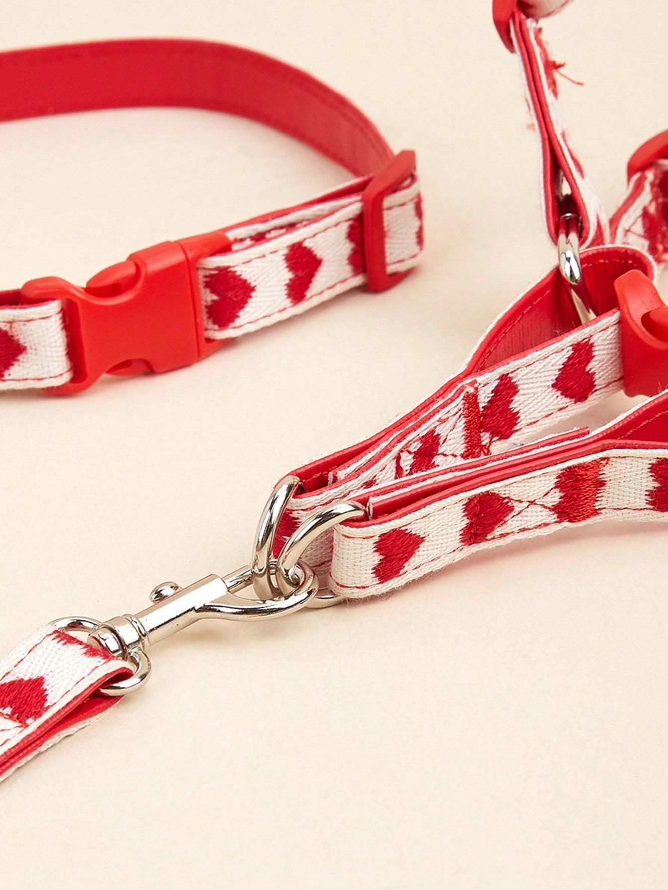 Pink polyester pet collar, harness and leash 3-piece set with geometric heart pattern for cats and small dogs