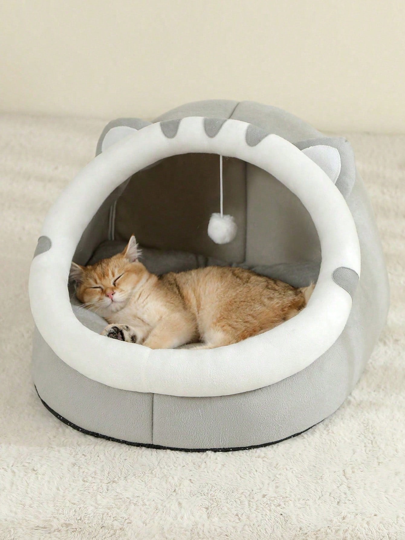 Grey soft cat bed house and breathable sleeping basket made of 100% polyester for indoor cats.