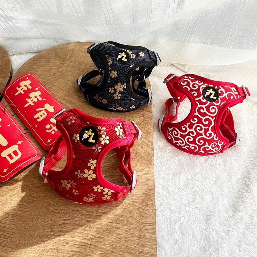 Floral jacquard adjustable dog chest harness and leash set for small and medium dogs, polyester walking harness in red and white pattern