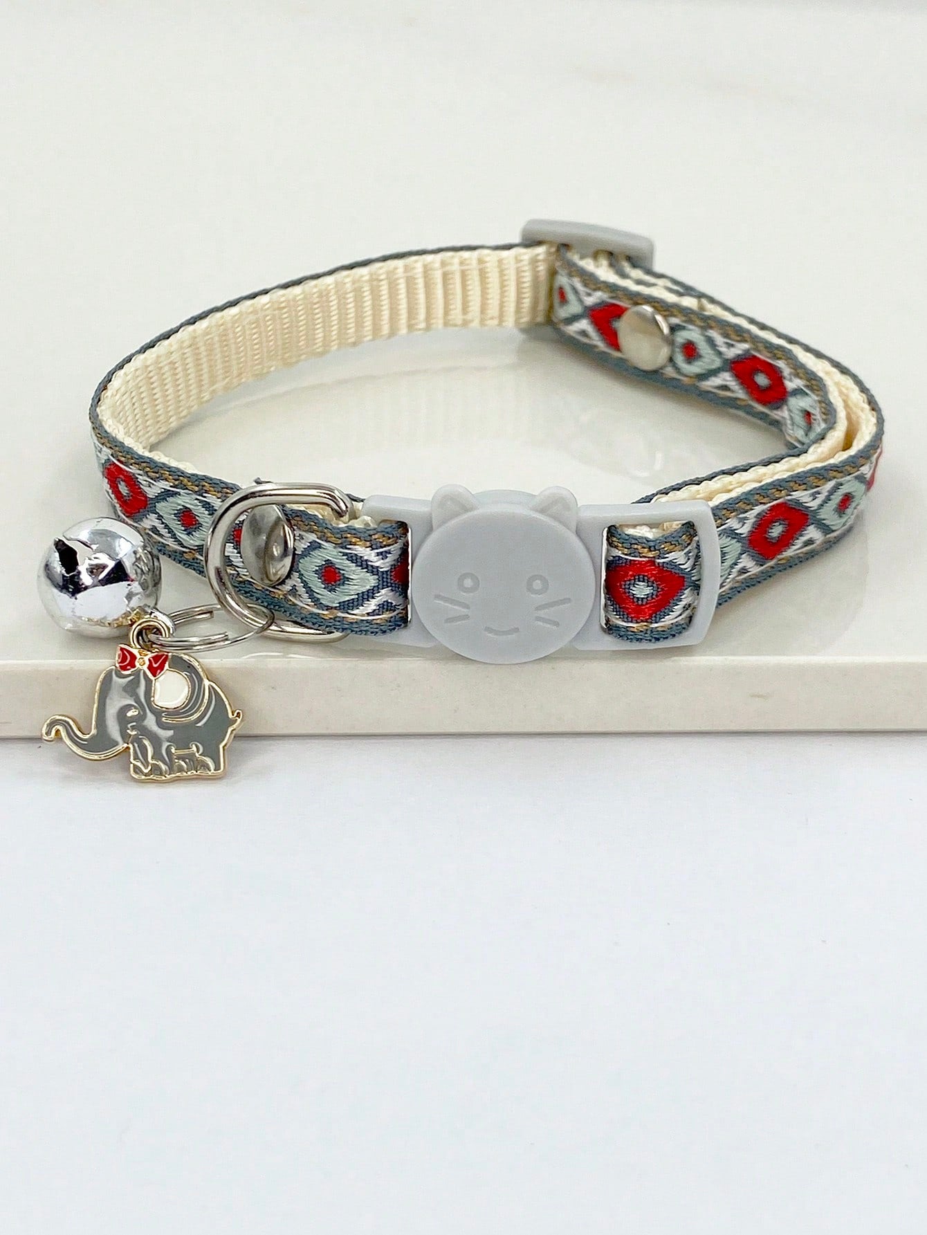 Multicolor adjustable pet collar with embroidered butterfly pattern, bell decoration, pendant, and cat face buckle for cats and small dogs
