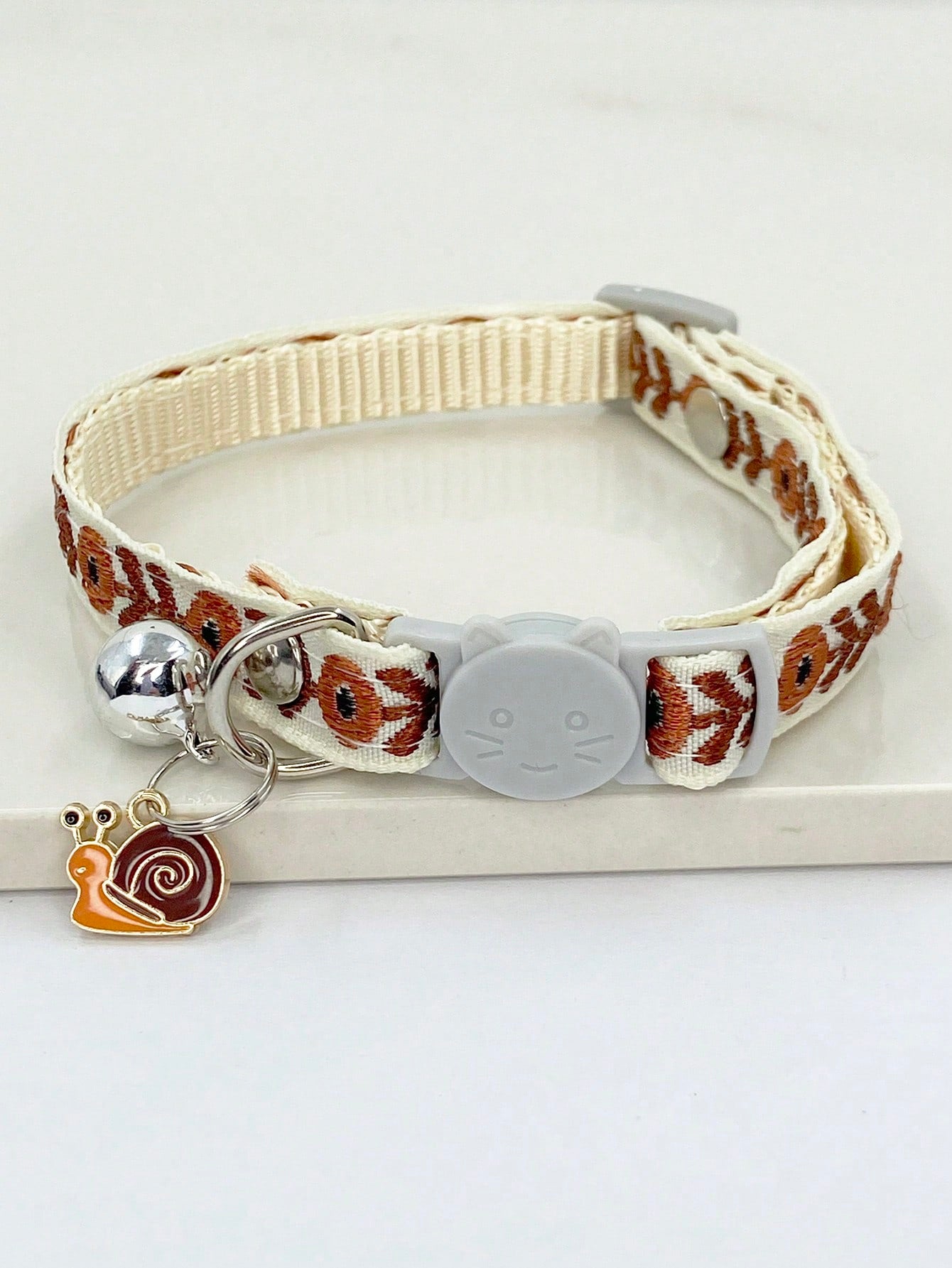Multicolor adjustable pet collar with embroidered butterfly pattern, bell decoration, pendant, and cat face buckle for cats and small dogs