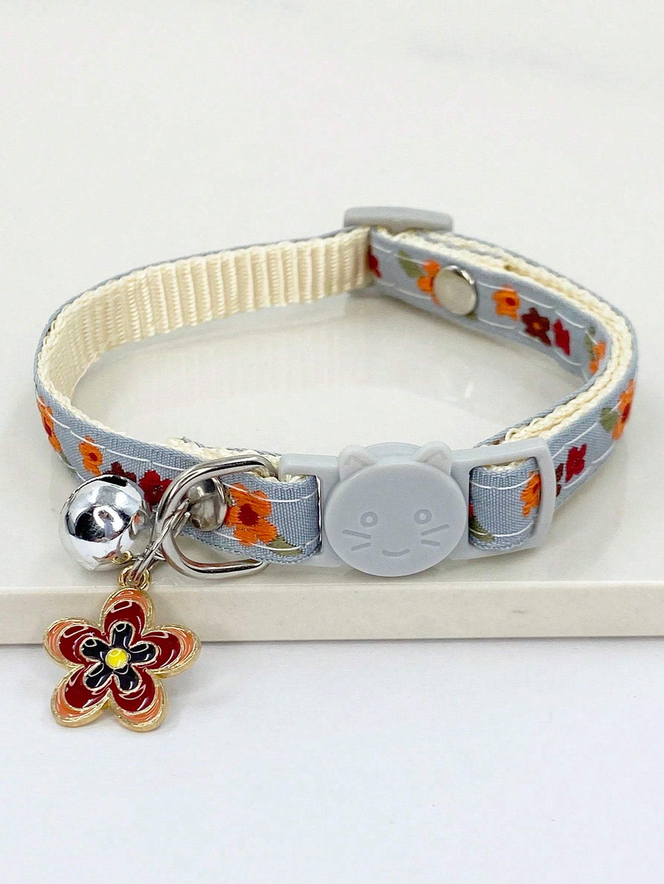 Multicolor adjustable pet collar with embroidered butterfly pattern, bell decoration, pendant, and cat face buckle for cats and small dogs