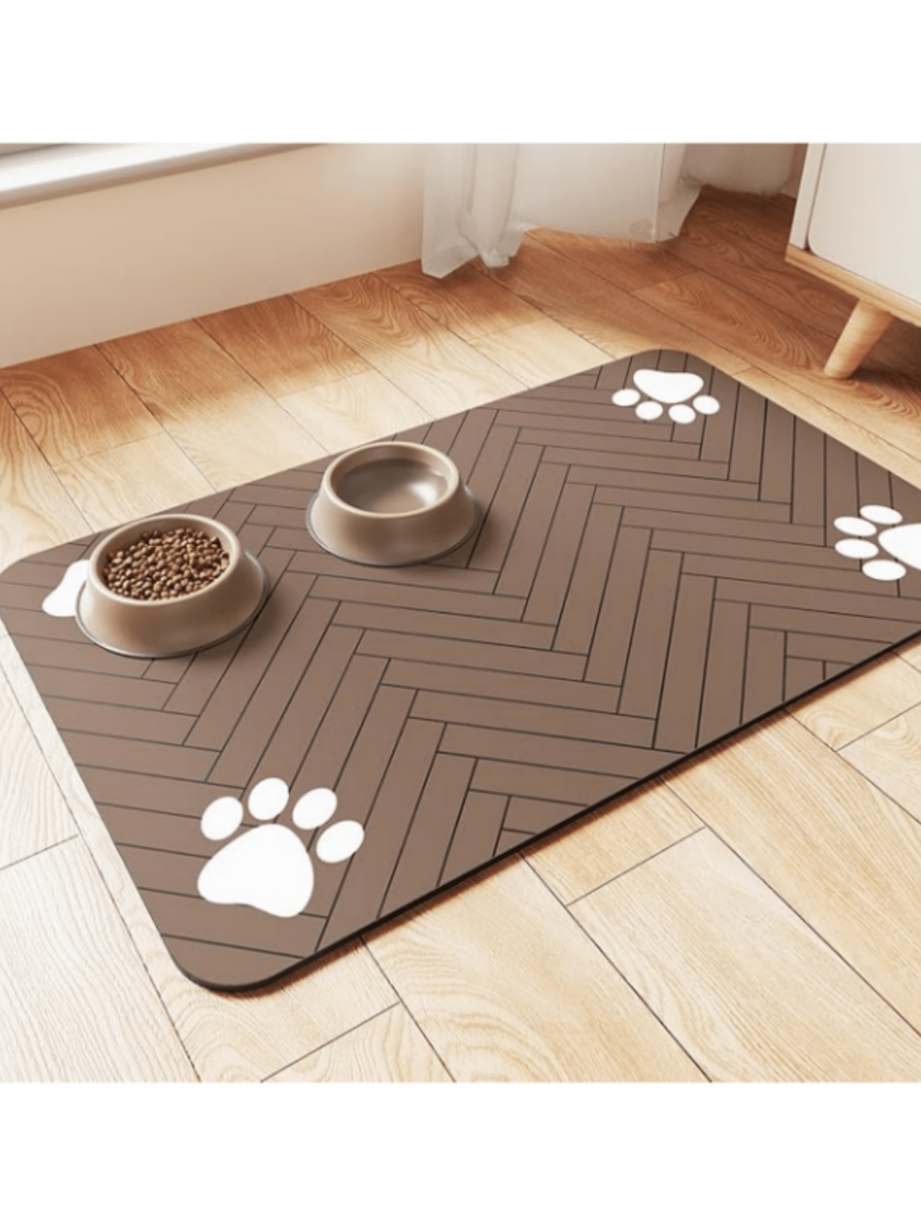 Quick-drying cartoon pet feeding mat for cats and dogs featuring an absorbent splash-proof polyester design.