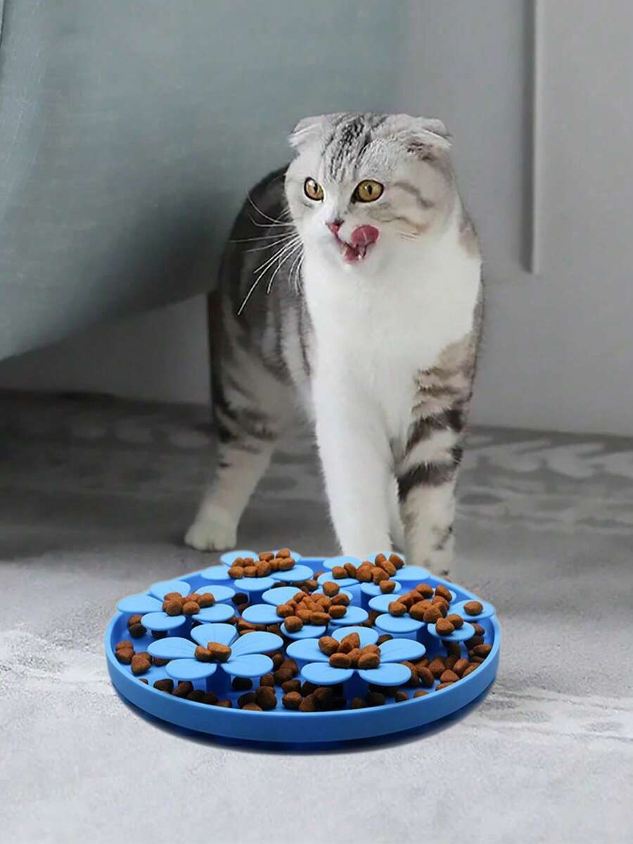 Multicolor silicone pet lick plate with suction cup design and animal plant patterns for dogs and cats