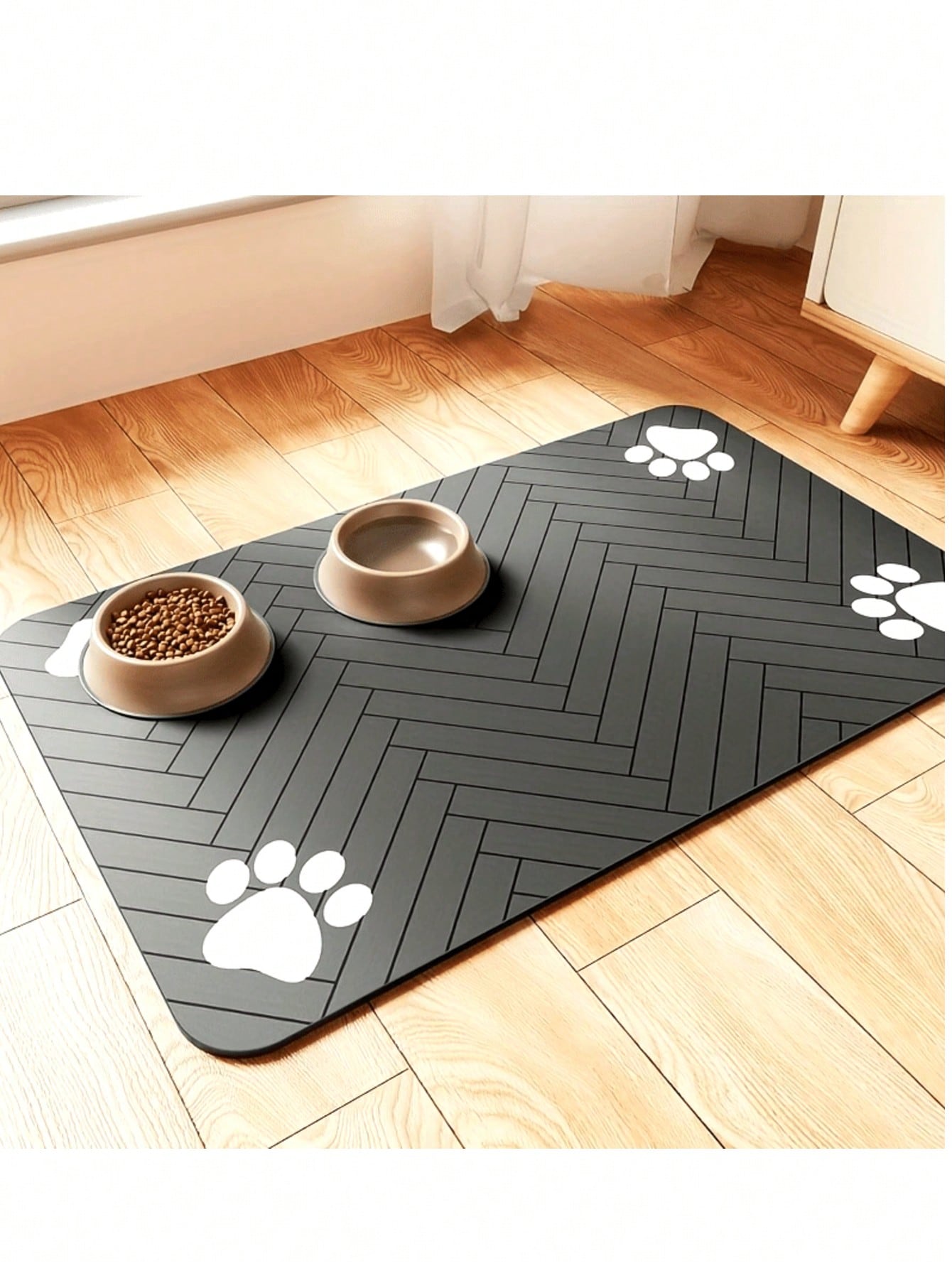 Quick-drying cartoon pet feeding mat for cats and dogs featuring an absorbent splash-proof polyester design.