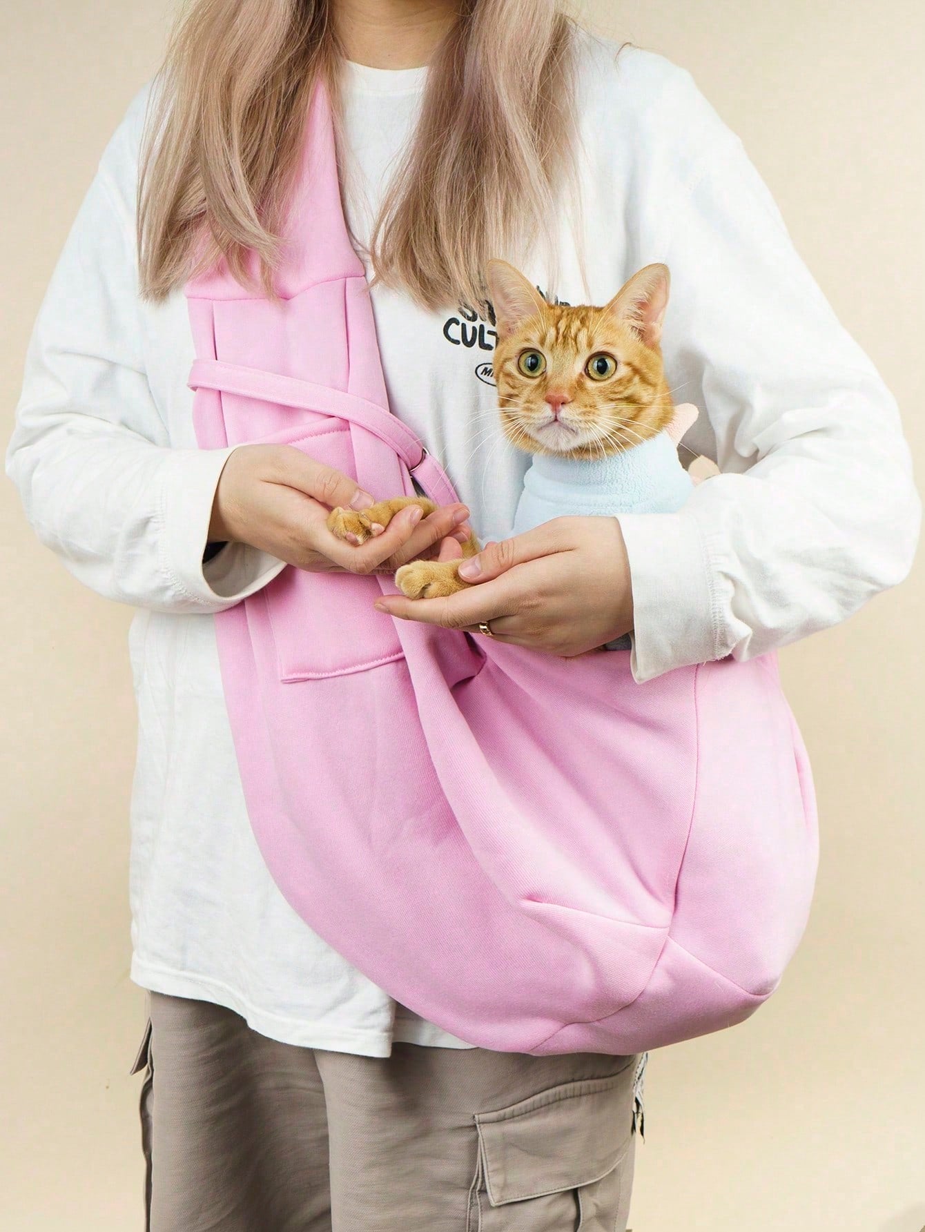 Black breathable polyester pet travel carrier bag with shoulder strap for cats and small dogs