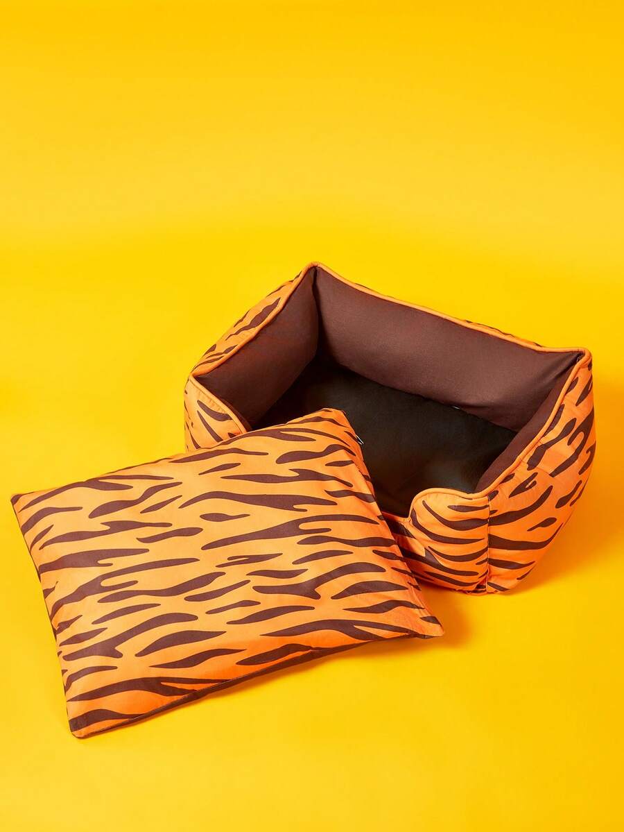 Multicolor pet nest mat featuring a tiger pattern colorblock design with a detachable and washable inner tank for cats and dogs.