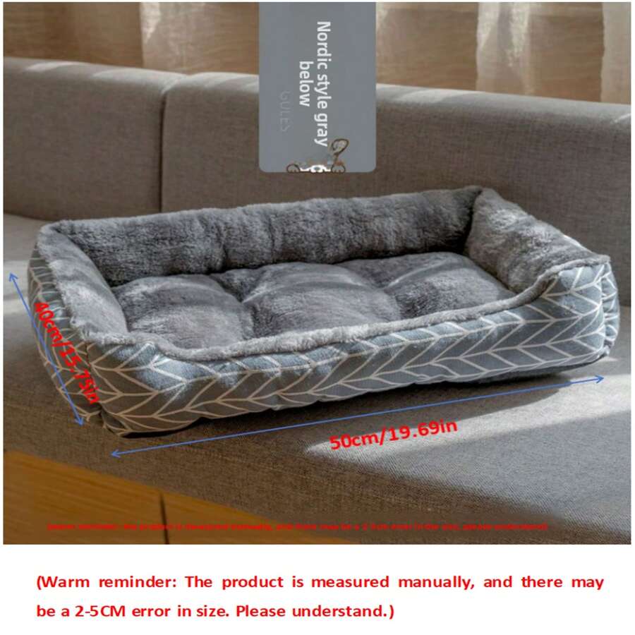 Multicolor plush pet bed made of 100% polyester with polypropylene fiber filling, suitable for dogs and cats.