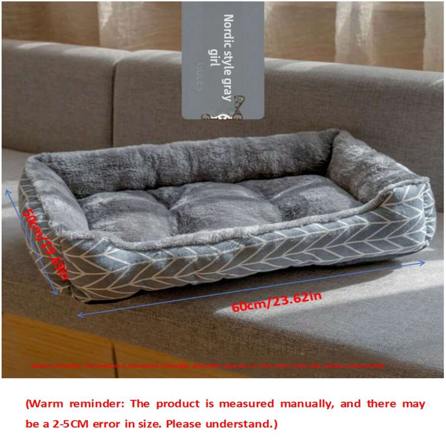Multicolor plush pet bed made of 100% polyester with polypropylene fiber filling, suitable for dogs and cats.