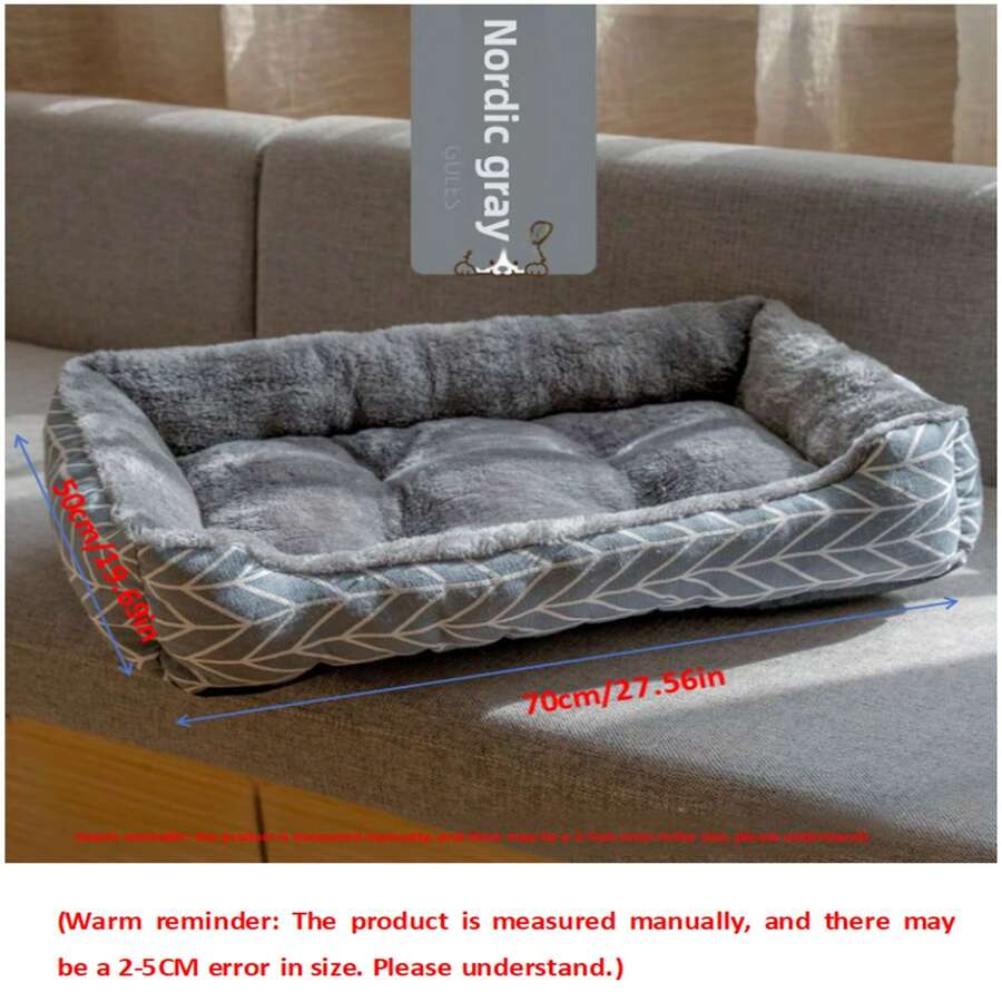 Multicolor plush pet bed made of 100% polyester with polypropylene fiber filling, suitable for dogs and cats.
