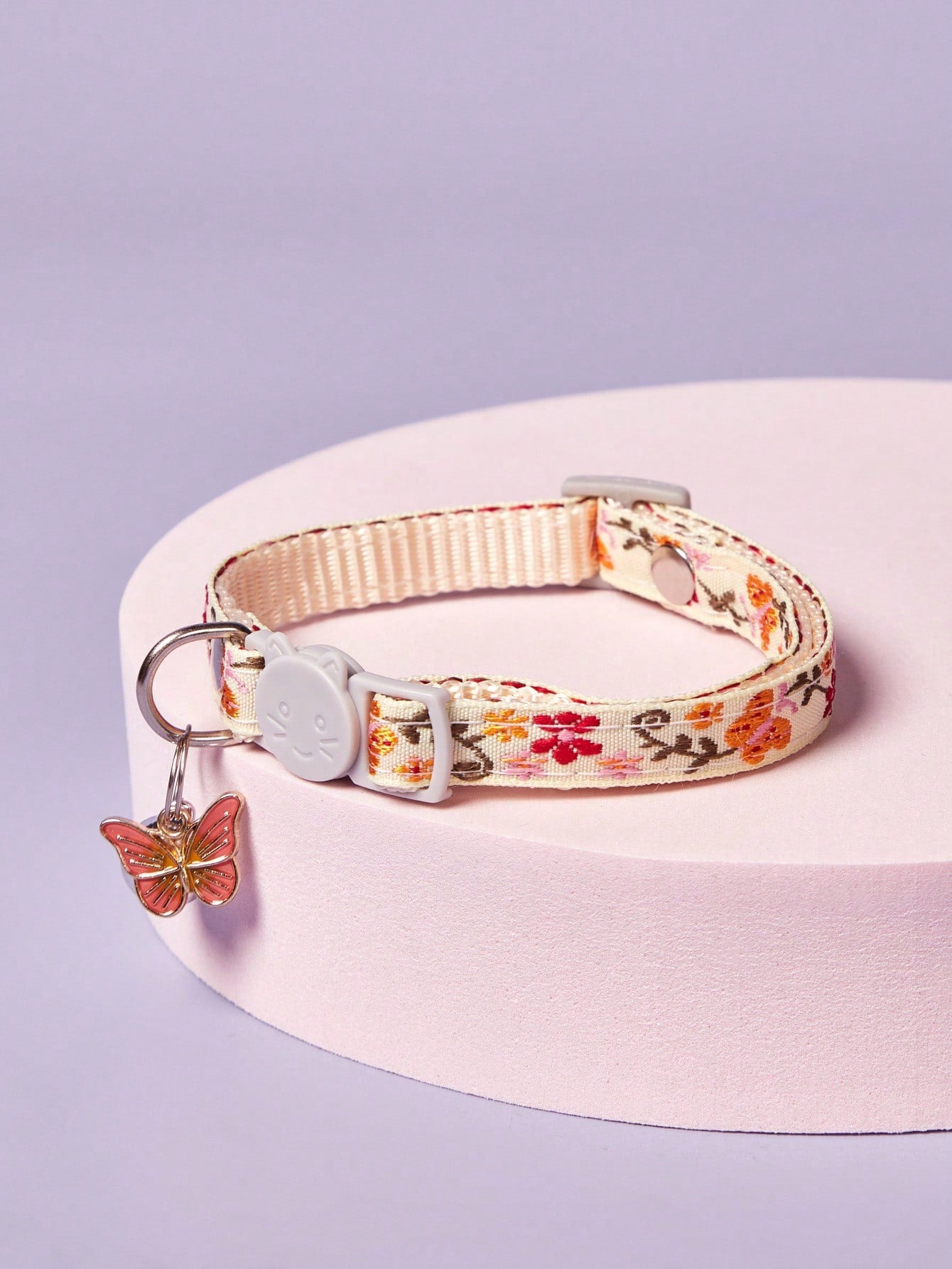 Multicolor adjustable pet collar with embroidered butterfly pattern, bell decoration, pendant, and cat face buckle for cats and small dogs