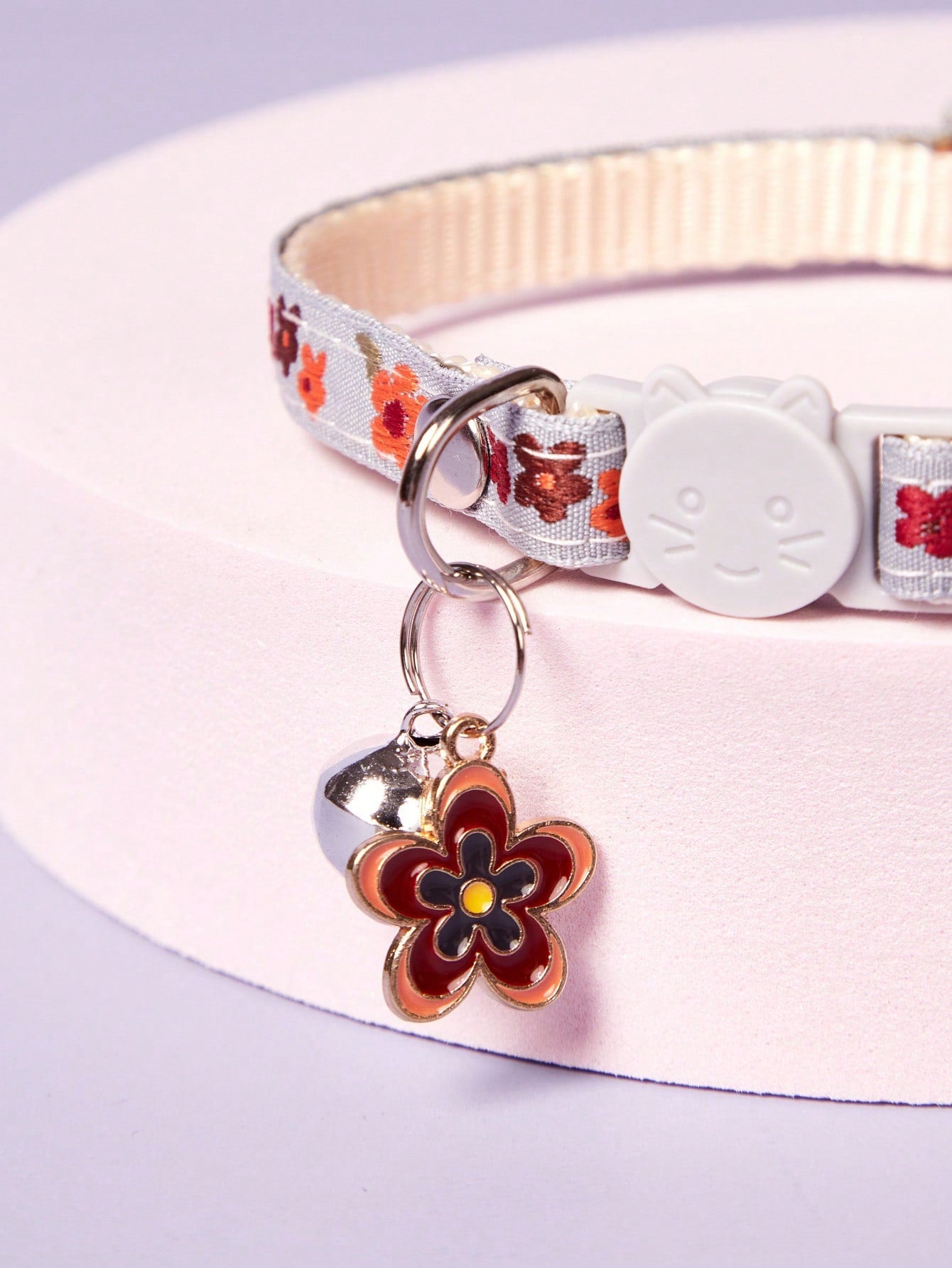Multicolor adjustable pet collar with embroidered butterfly pattern, bell decoration, pendant, and cat face buckle for cats and small dogs