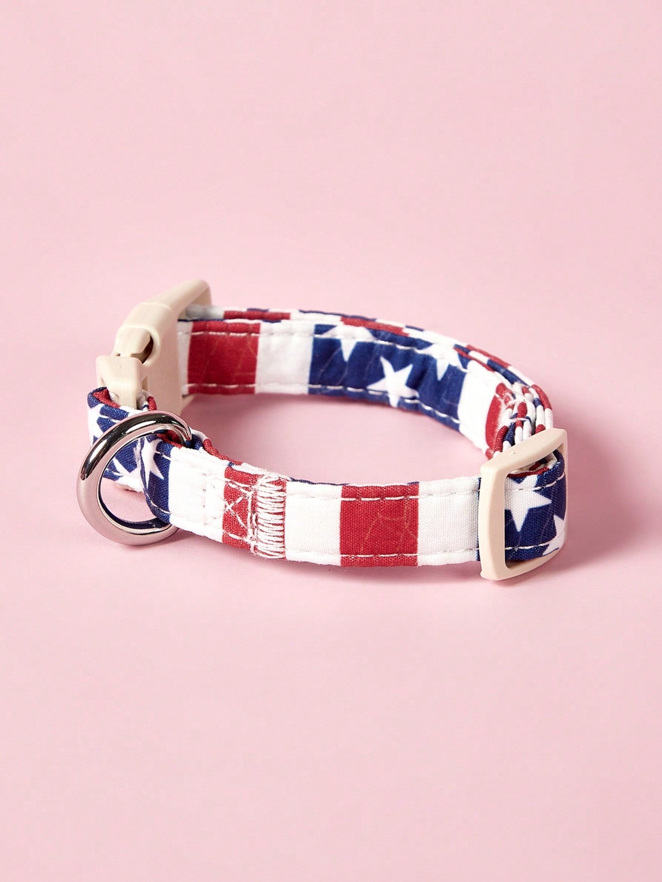 Adjustable white polyester dog collar with American flag stripe and star pattern for cats and dogs