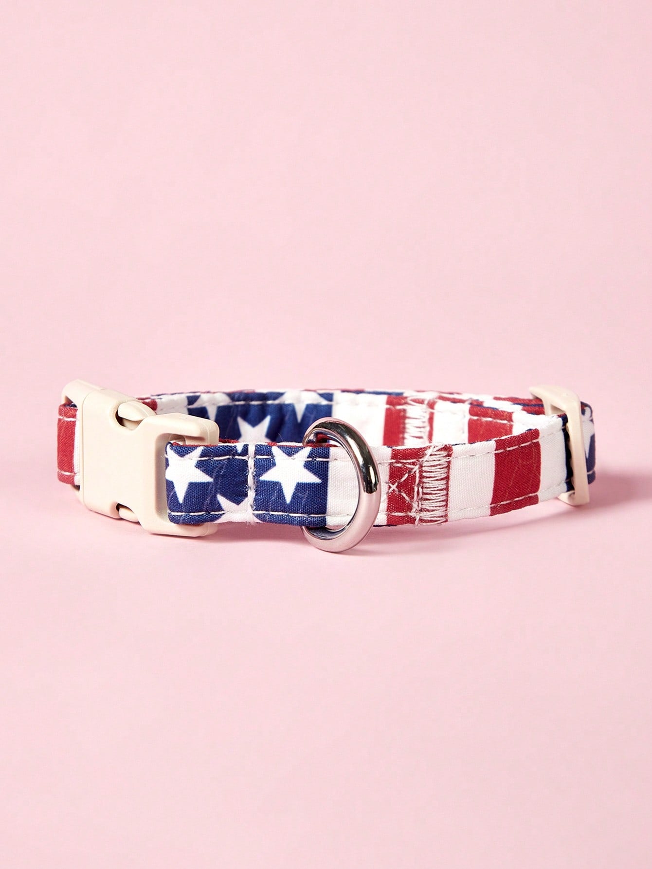 Adjustable white polyester dog collar with American flag stripe and star pattern for cats and dogs