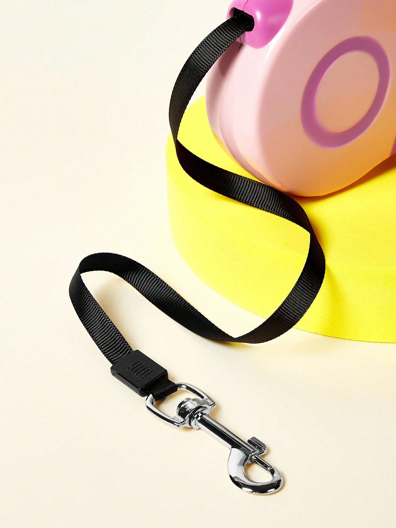 Pink automatic retractable pet leash with ABS handle for cats and dogs, available in 3m or 5m length