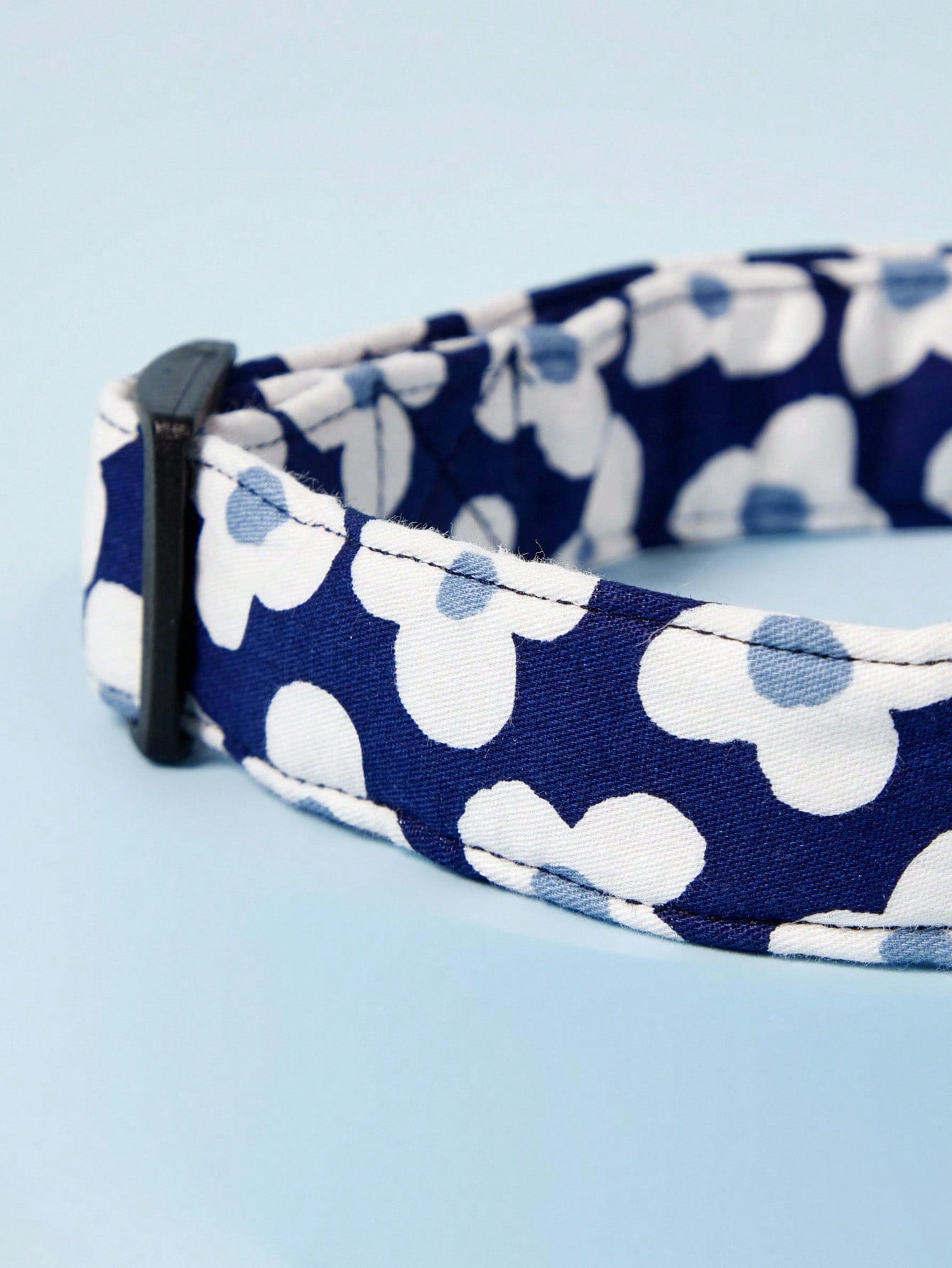 Soft flower print dog collar with adjustable fit and floral pendant for dogs