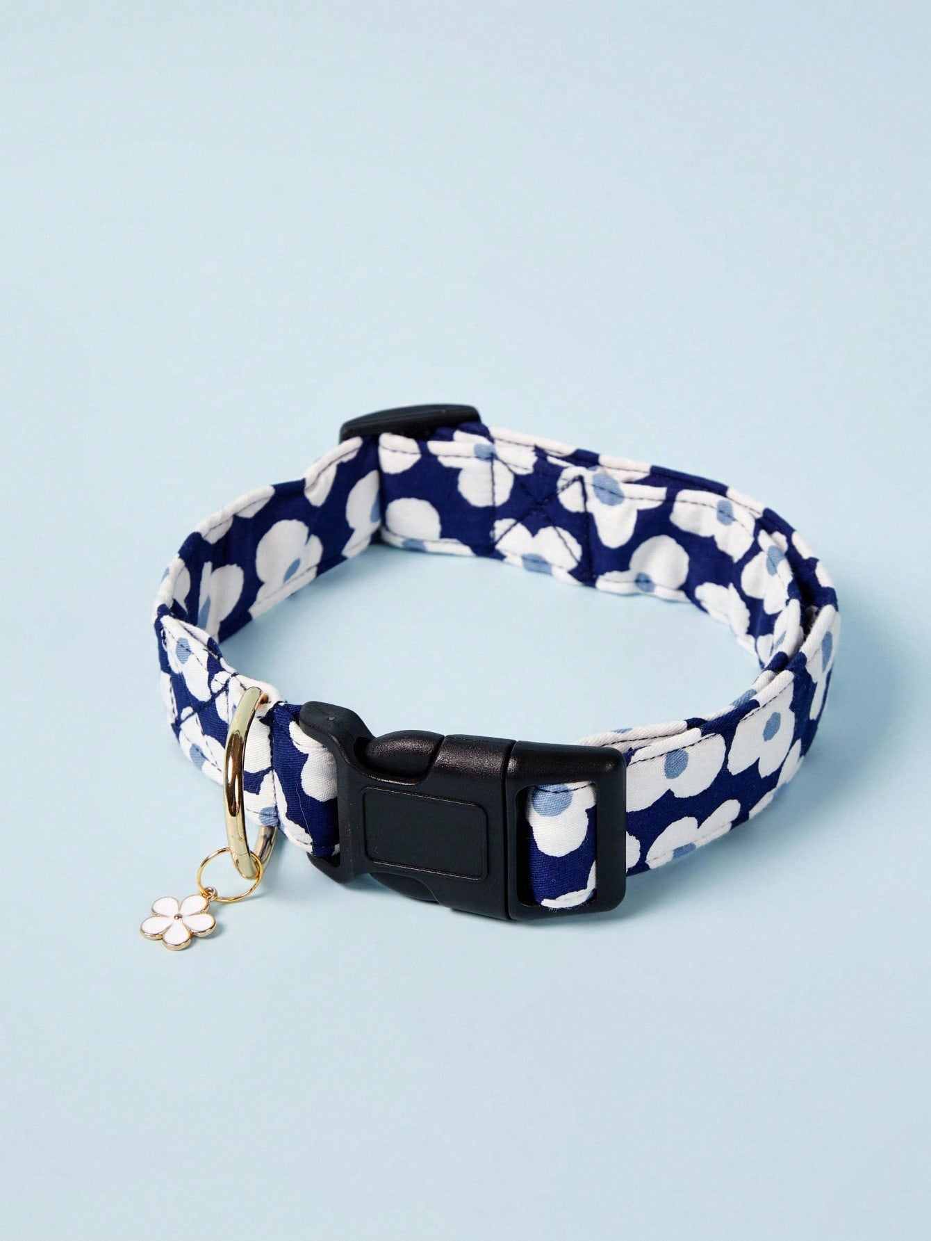 Soft flower print dog collar with adjustable fit and floral pendant for dogs