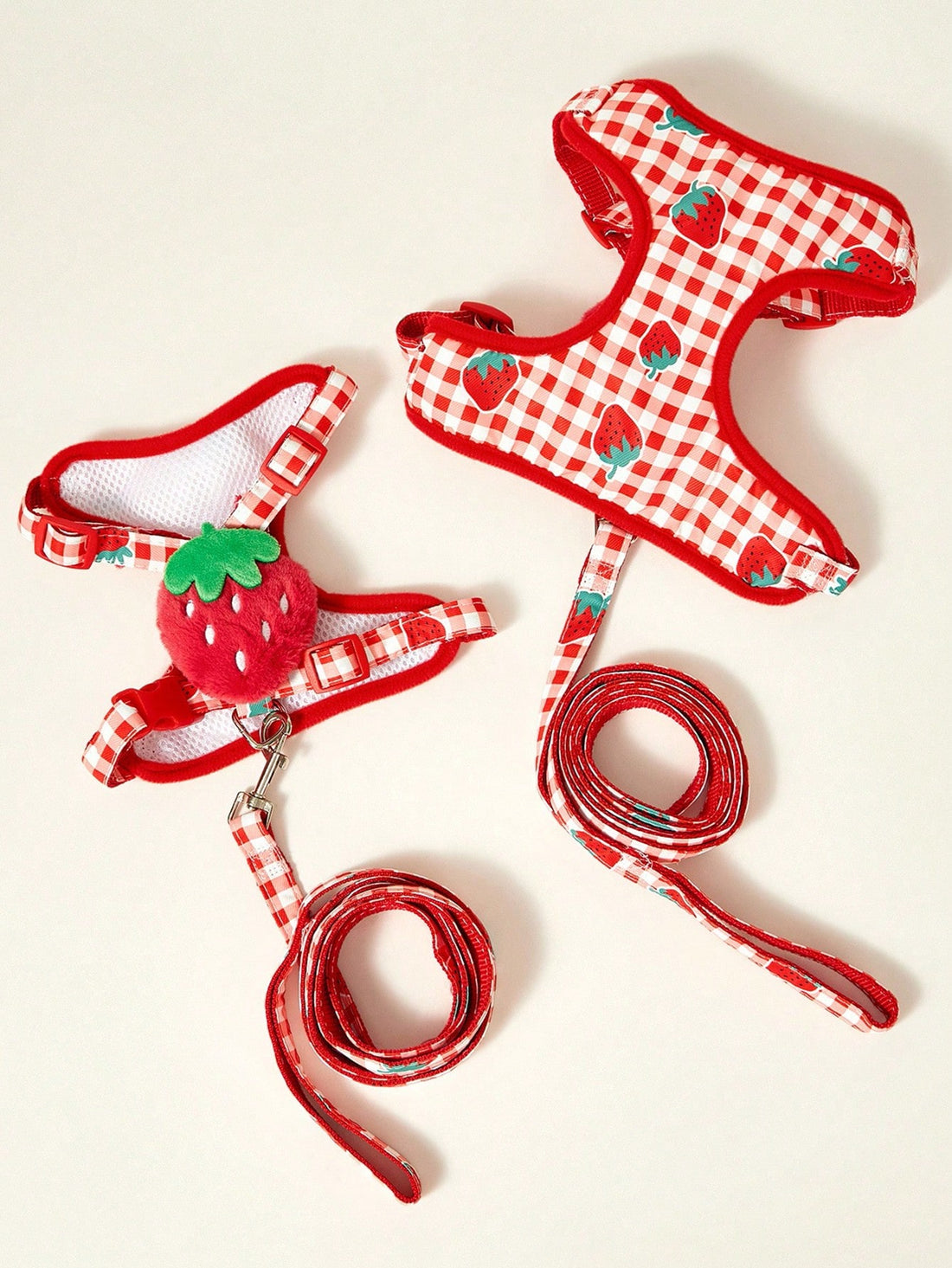 Multicolor strawberry plaid printed polyester pet harness and leash set for cats and dogs