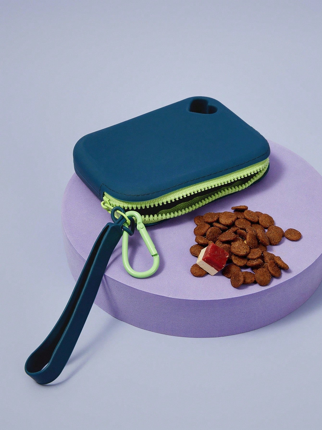 1pc Silicone Pet Treat Pouch, Portable Training Bag For Travel Dog Outing Dog Stuff