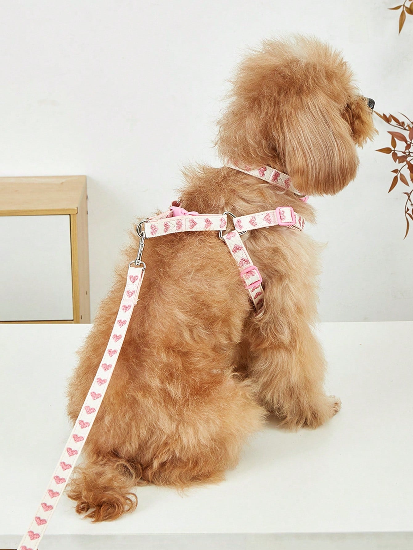Pink polyester pet collar, harness and leash 3-piece set with geometric heart pattern for cats and small dogs